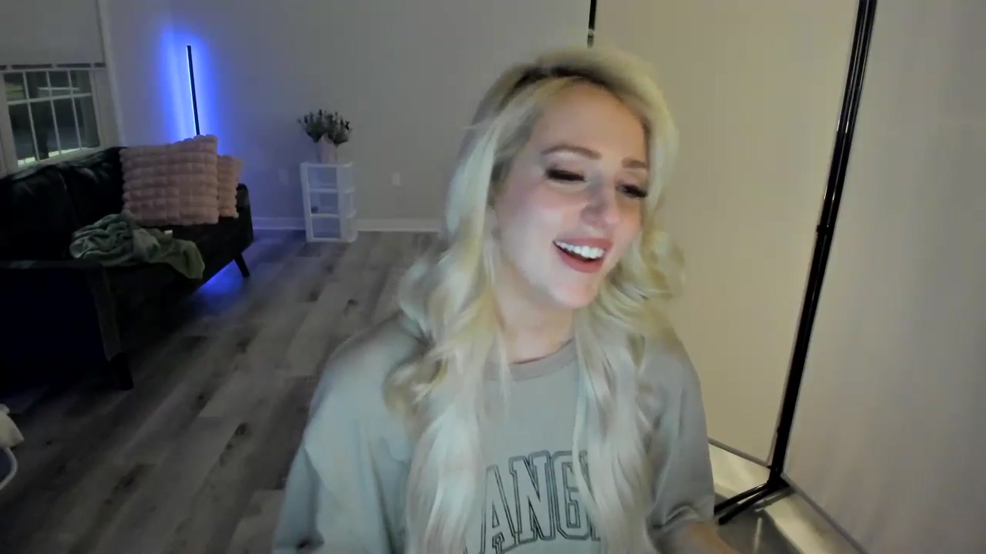 Gallery image thumbnail from Milk_Party's myfreecams stream on, 05/03/2024, 04:18 image 3 of 20