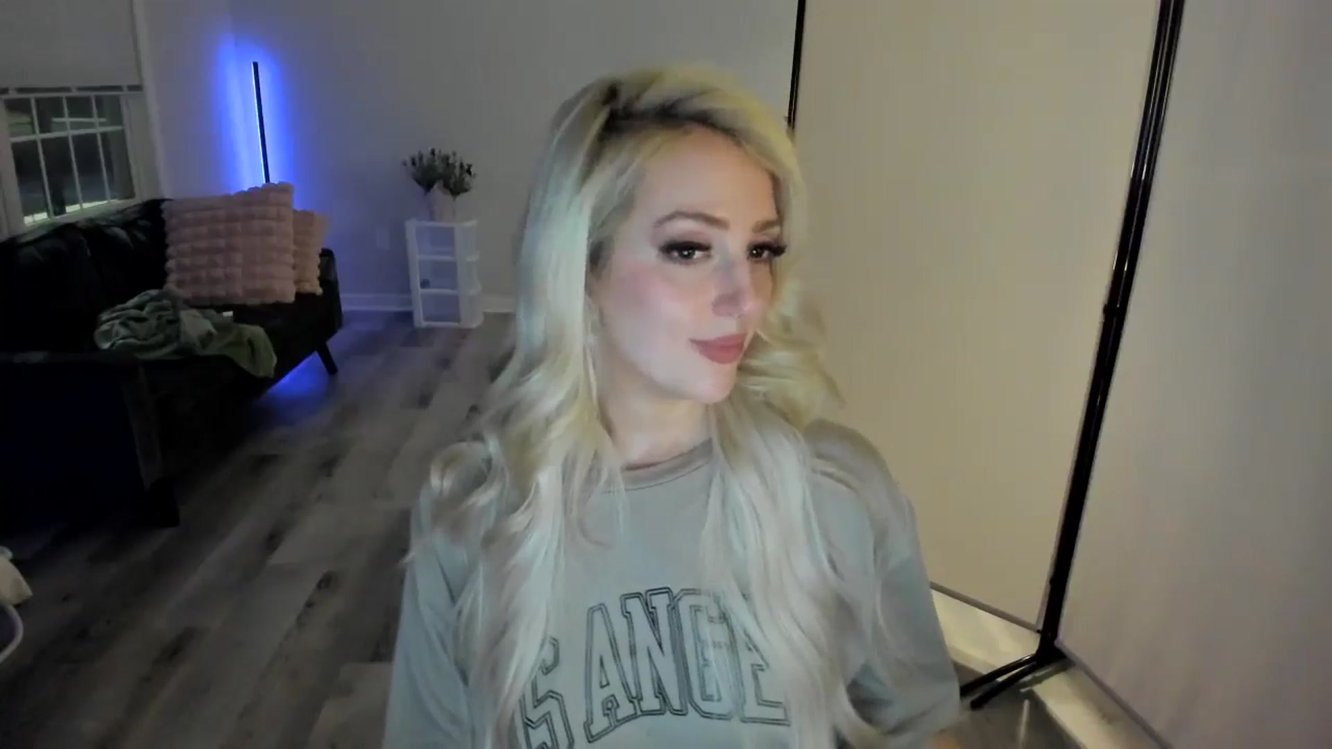 Gallery image thumbnail from Milk_Party's myfreecams stream on, 05/03/2024, 04:18 image 2 of 20