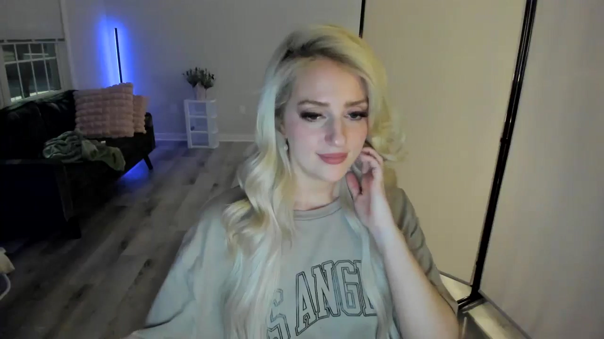 Gallery image thumbnail from Milk_Party's myfreecams stream on, 05/03/2024, 04:18 image 5 of 20
