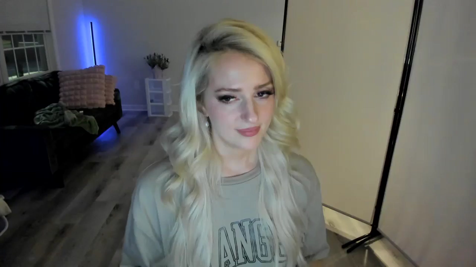 Gallery image thumbnail from Milk_Party's myfreecams stream on, 05/03/2024, 04:18 image 1 of 20