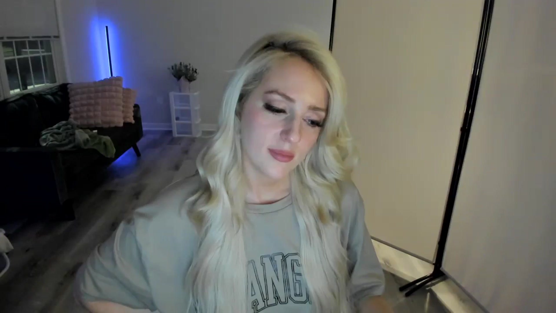 Gallery image thumbnail from Milk_Party's myfreecams stream on, 05/03/2024, 04:18 image 12 of 20