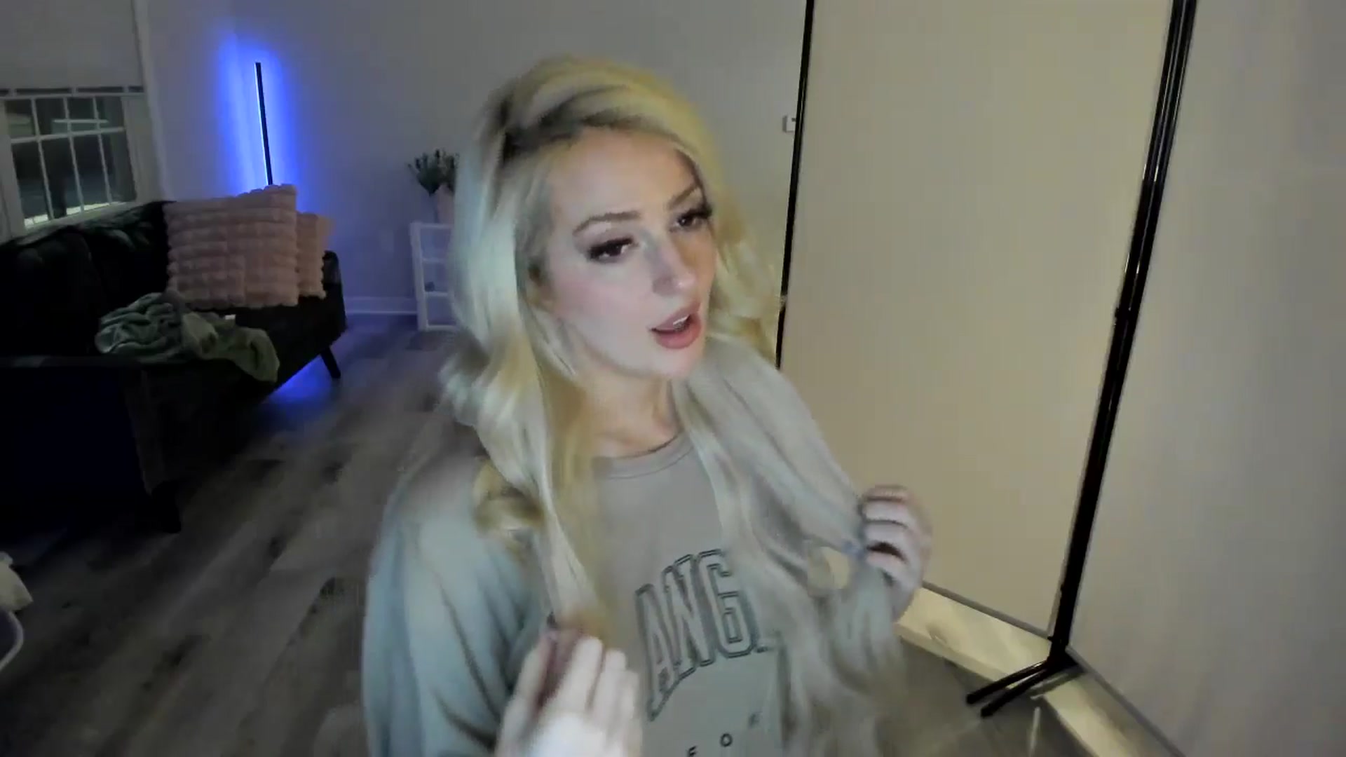 Gallery image thumbnail from Milk_Party's myfreecams stream on, 05/03/2024, 04:18 image 10 of 20