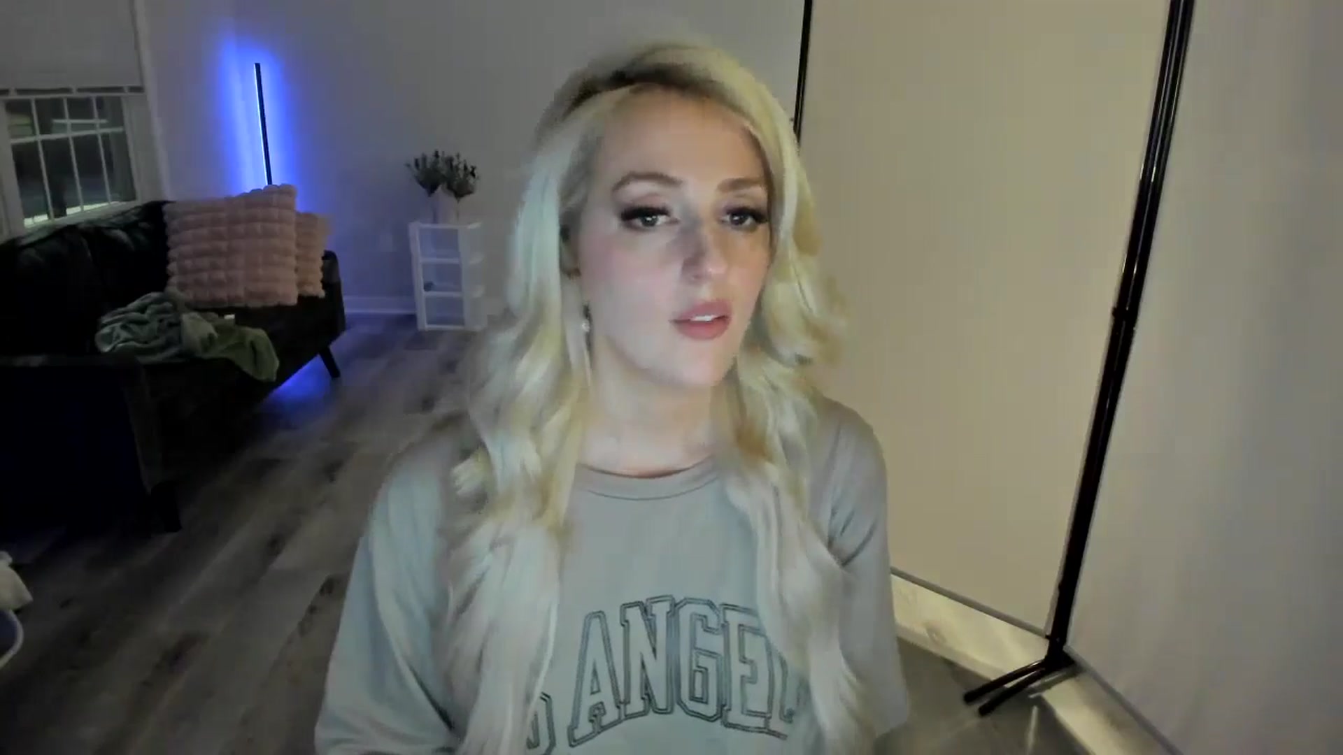 Gallery image thumbnail from Milk_Party's myfreecams stream on, 05/03/2024, 04:18 image 14 of 20