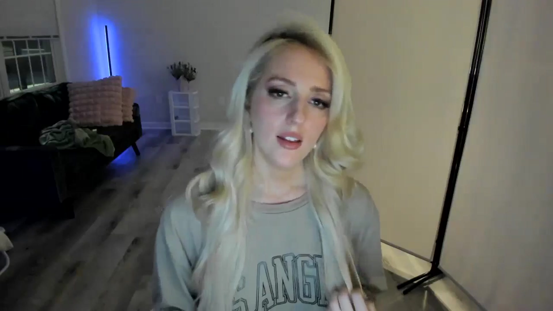 Gallery image thumbnail from Milk_Party's myfreecams stream on, 05/03/2024, 04:18 image 8 of 20