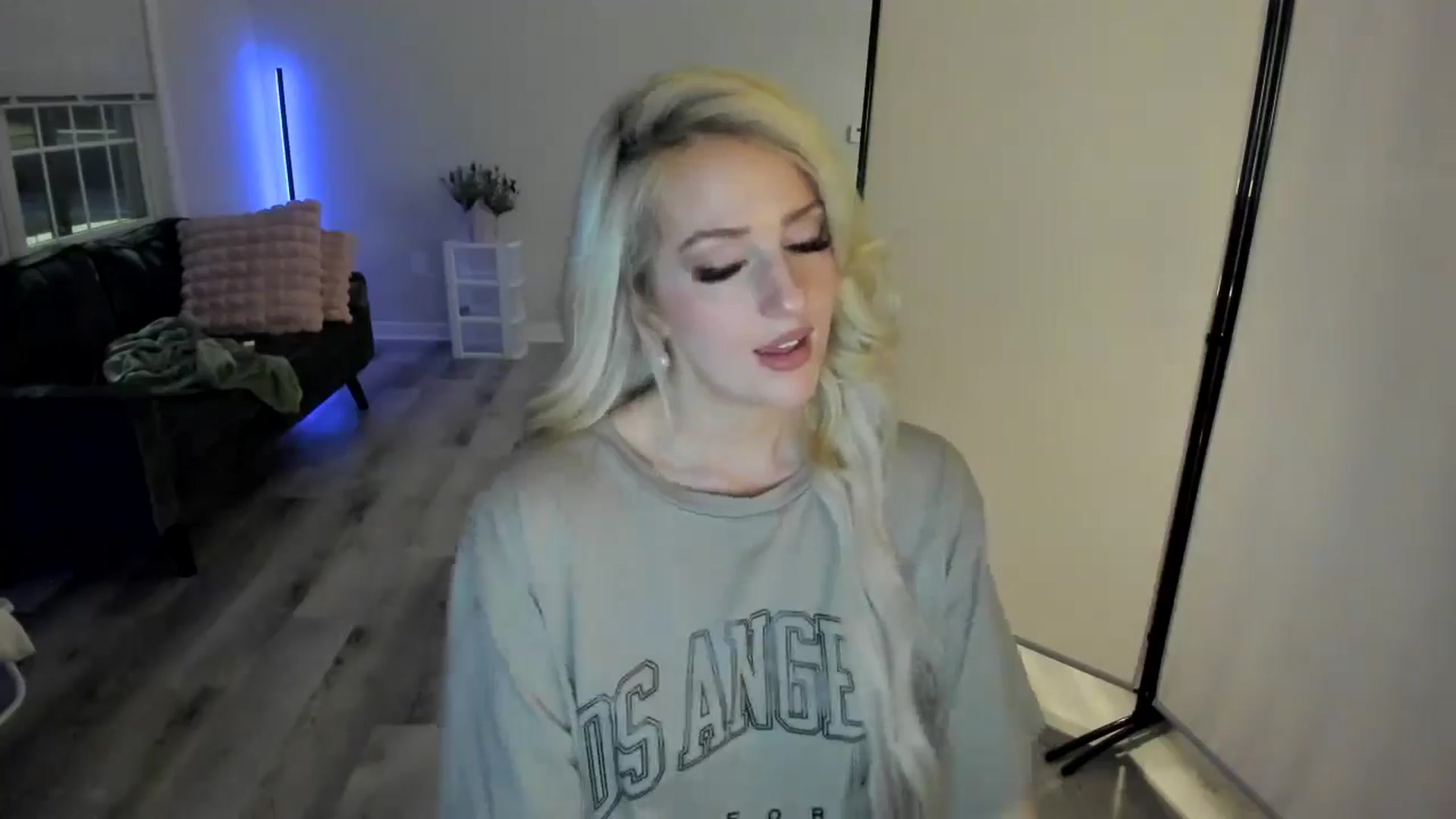 Gallery image thumbnail from Milk_Party's myfreecams stream on, 05/03/2024, 04:18 image 13 of 20