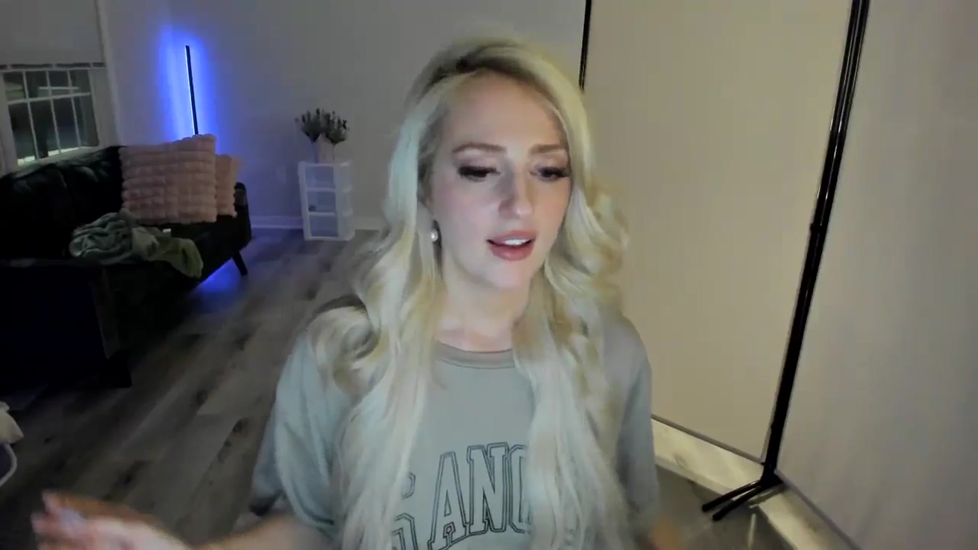 Gallery image thumbnail from Milk_Party's myfreecams stream on, 05/03/2024, 04:18 image 16 of 20