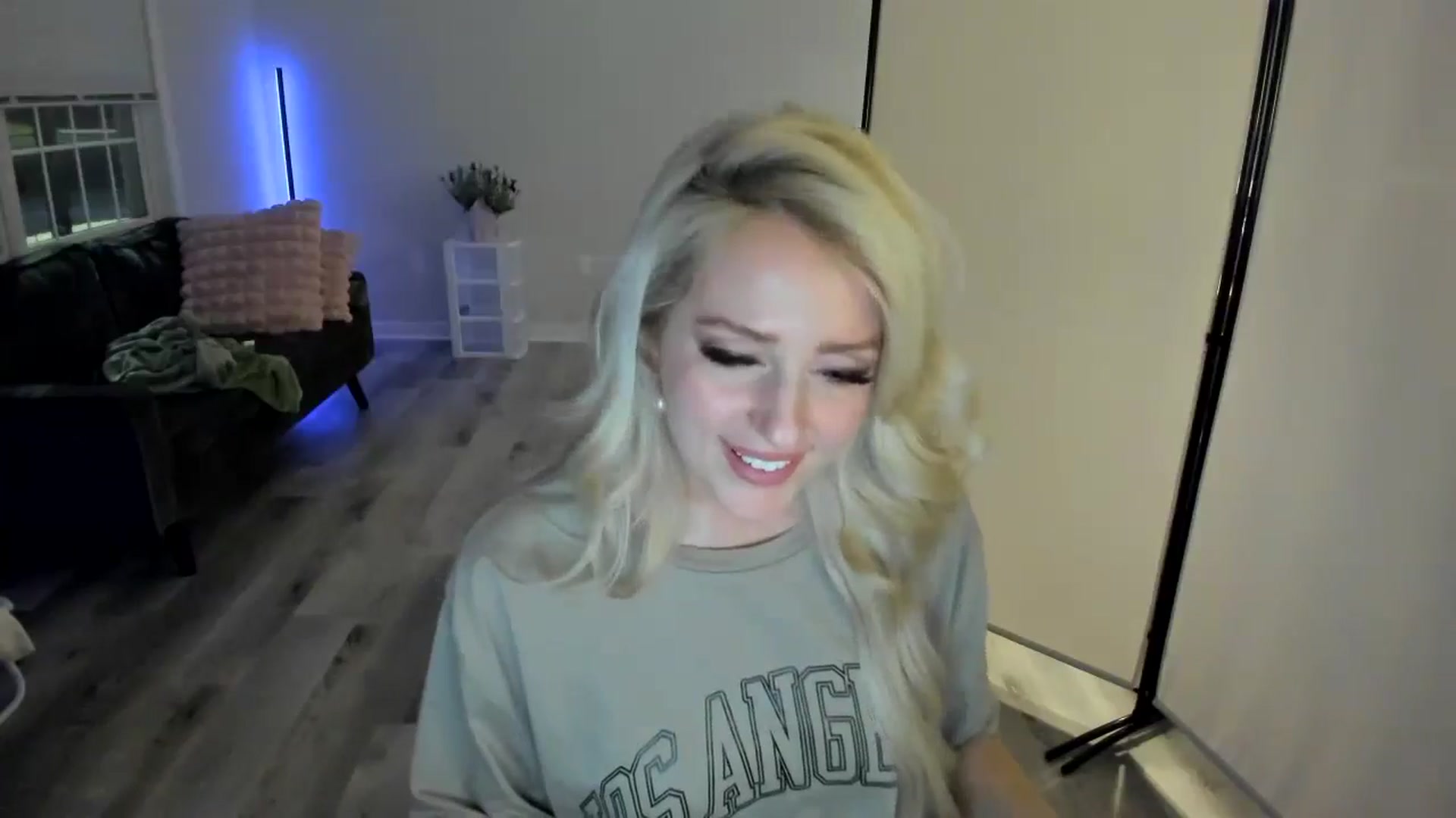 Gallery image thumbnail from Milk_Party's myfreecams stream on, 05/03/2024, 04:18 image 17 of 20