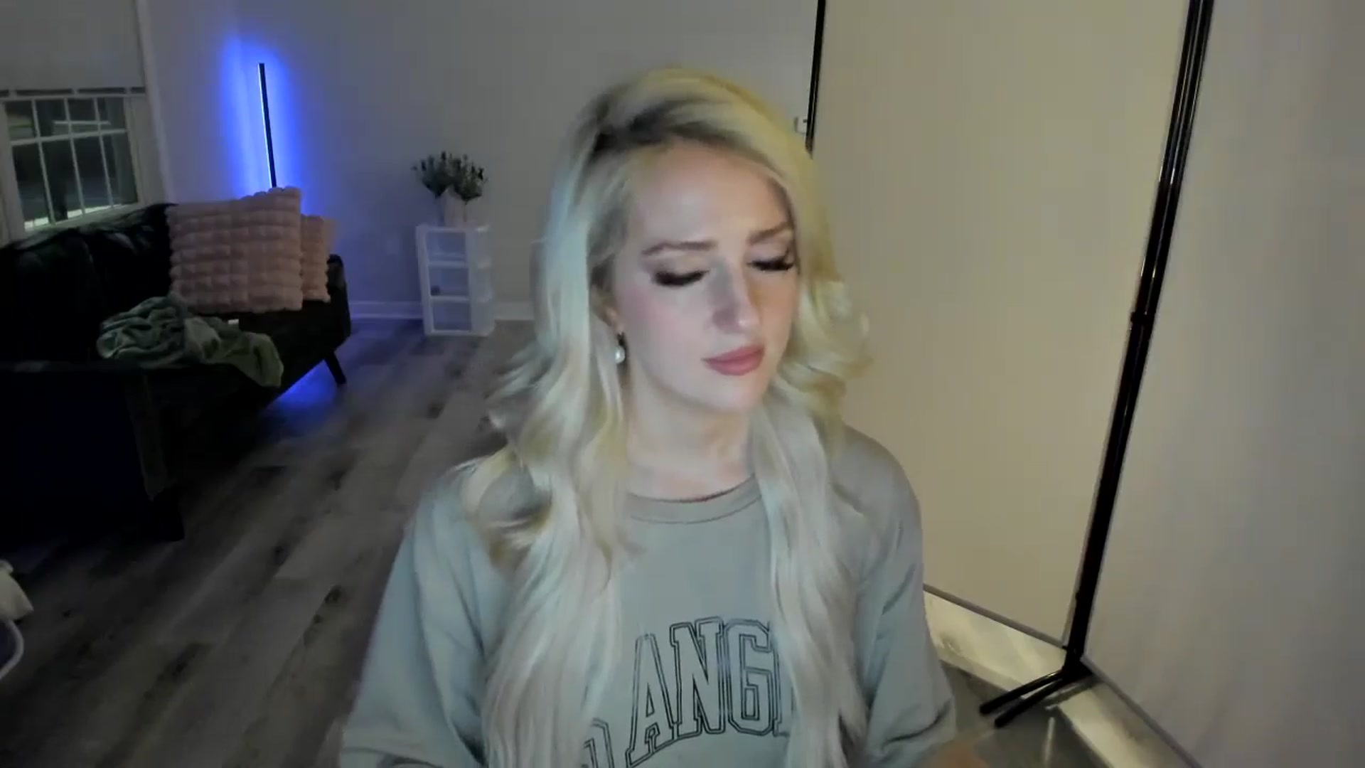 Gallery image thumbnail from Milk_Party's myfreecams stream on, 05/03/2024, 04:18 image 9 of 20