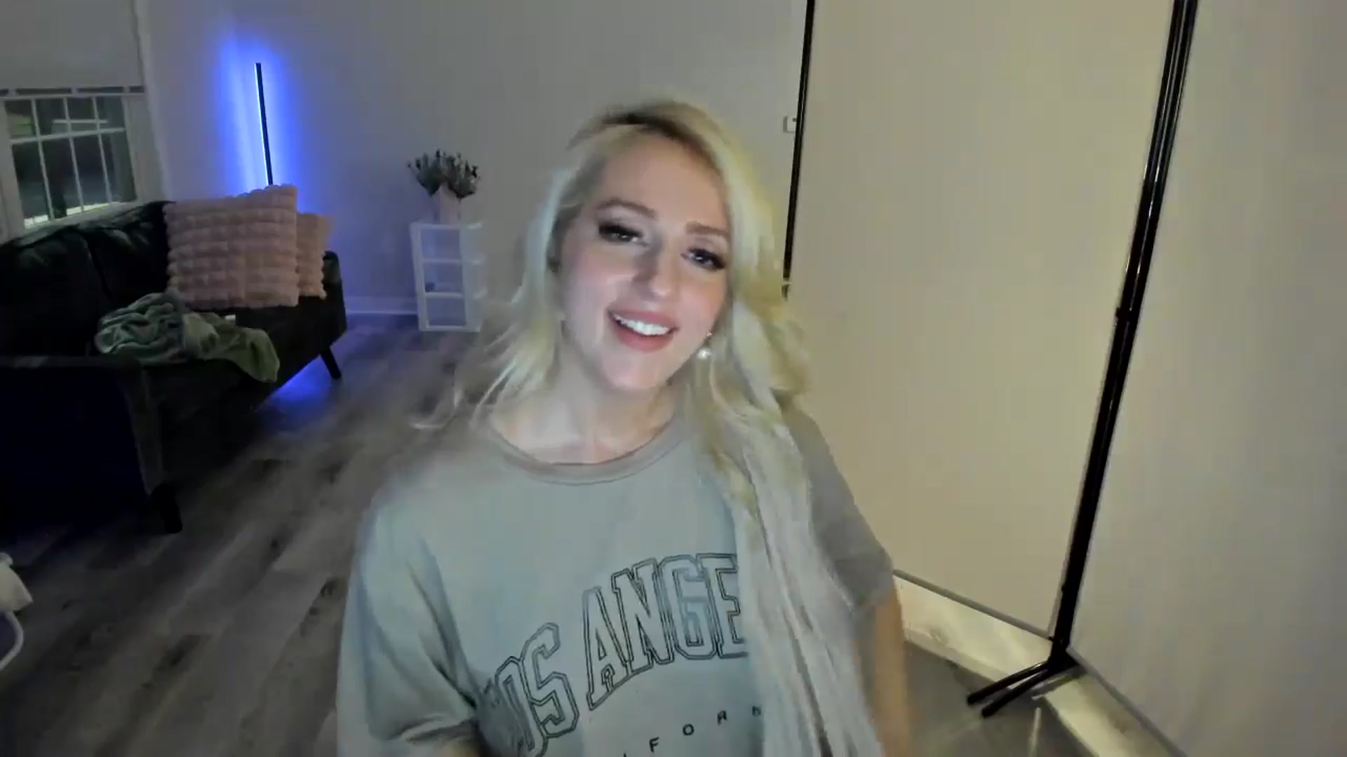 Gallery image thumbnail from Milk_Party's myfreecams stream on, 05/03/2024, 05:08 image 11 of 20
