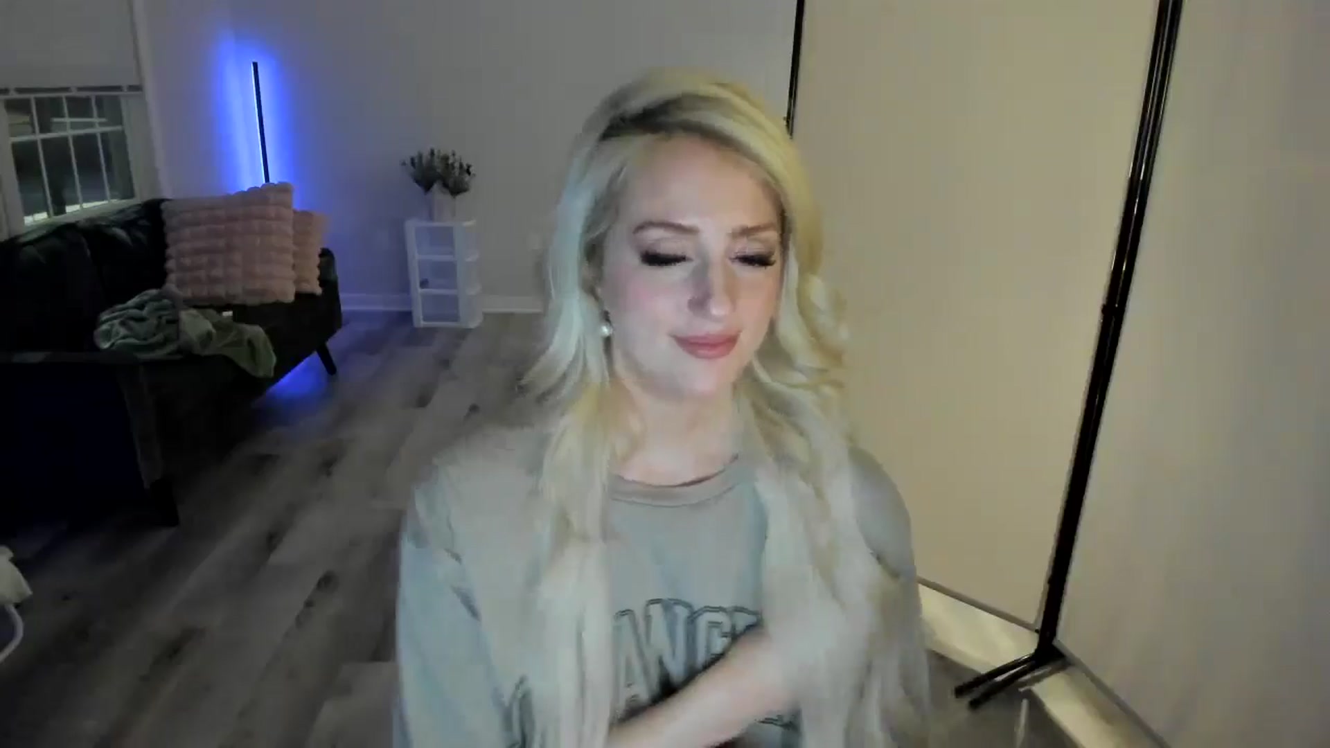 Gallery image thumbnail from Milk_Party's myfreecams stream on, 05/03/2024, 05:08 image 9 of 20