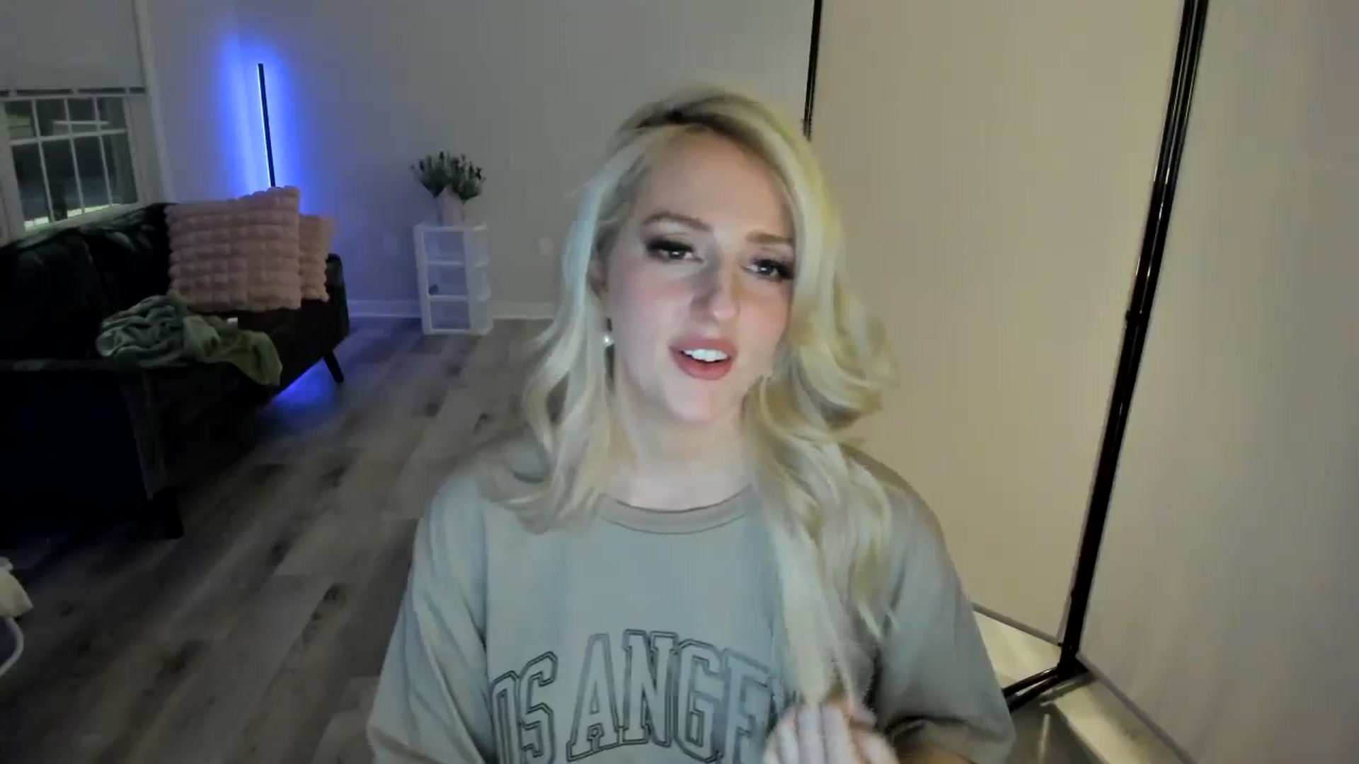 Gallery image thumbnail from Milk_Party's myfreecams stream on, 05/03/2024, 05:08 image 12 of 20