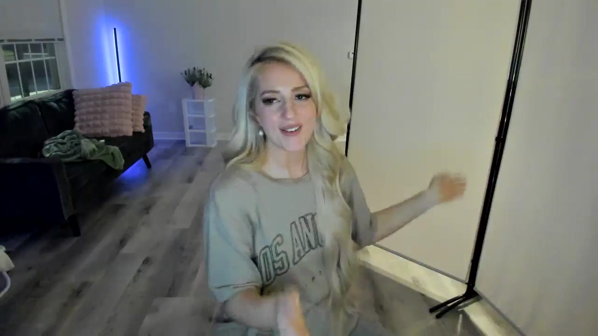 Gallery image thumbnail from Milk_Party's myfreecams stream on, 05/03/2024, 05:08 image 17 of 20