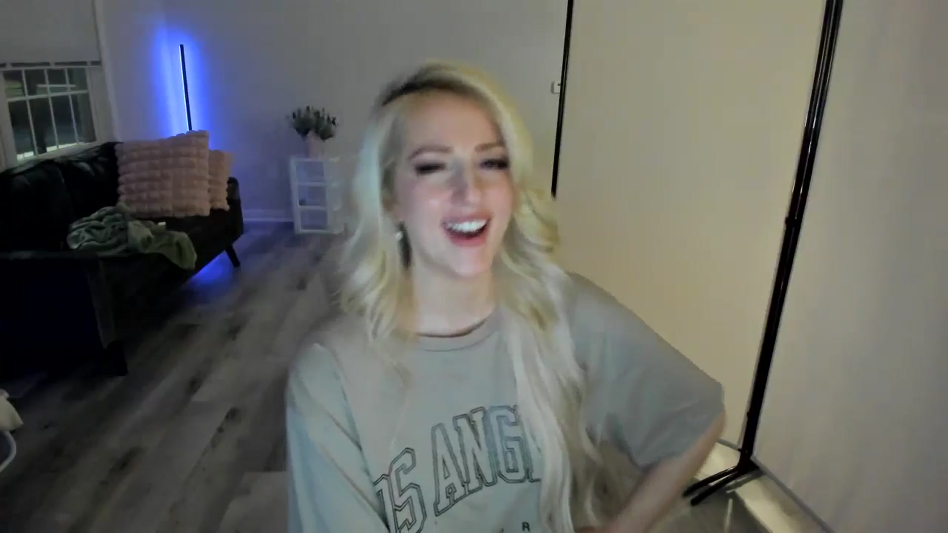 Gallery image thumbnail from Milk_Party's myfreecams stream on, 05/03/2024, 05:55 image 14 of 20