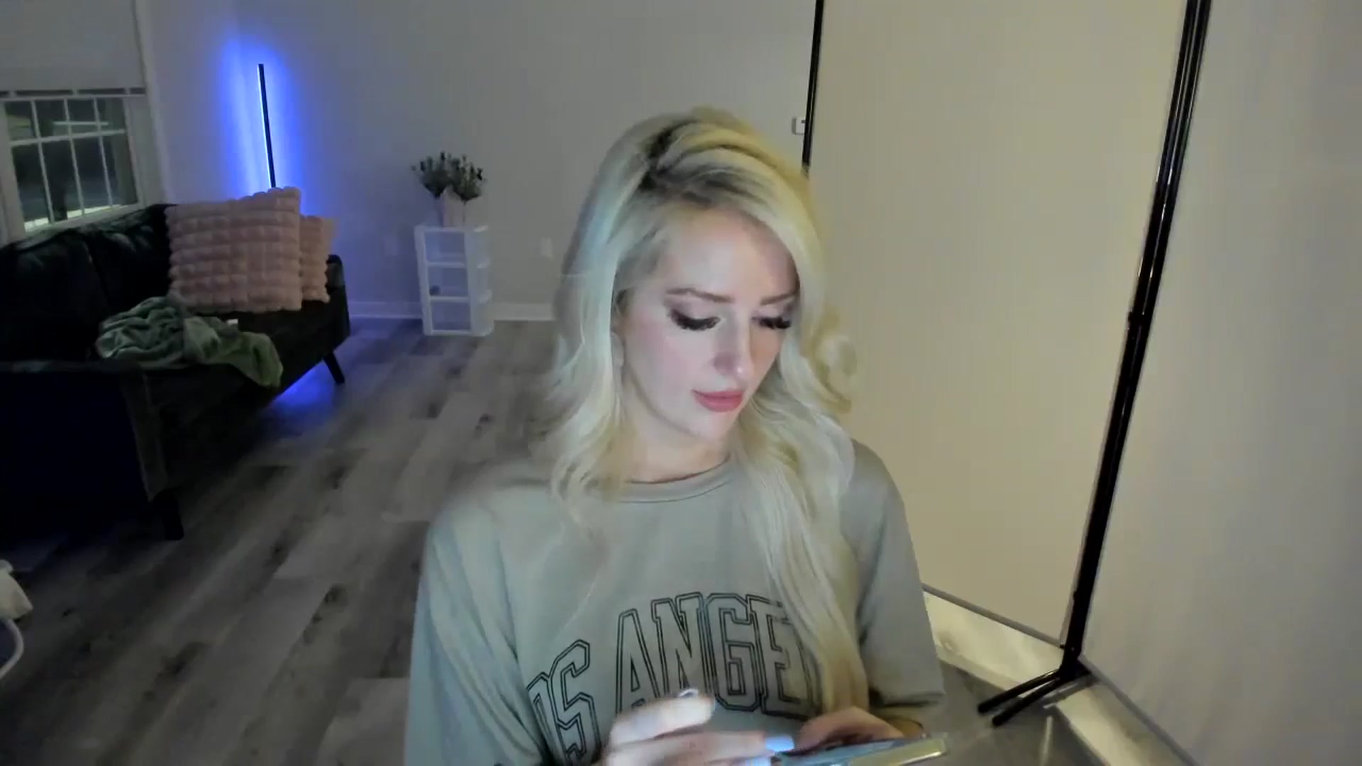 Gallery image thumbnail from Milk_Party's myfreecams stream on, 05/03/2024, 05:55 image 16 of 20
