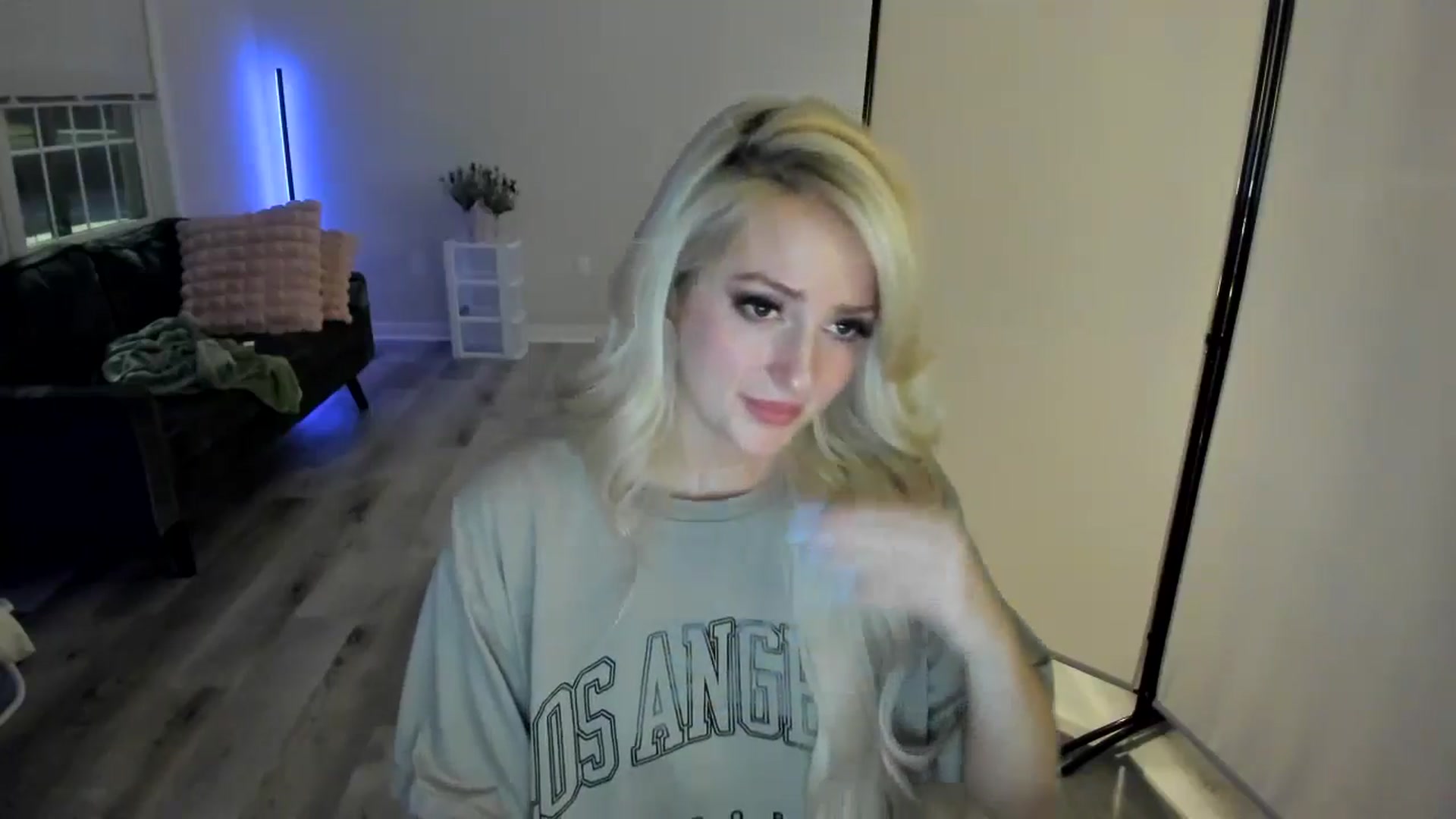 Gallery image thumbnail from Milk_Party's myfreecams stream on, 05/03/2024, 05:55 image 17 of 20
