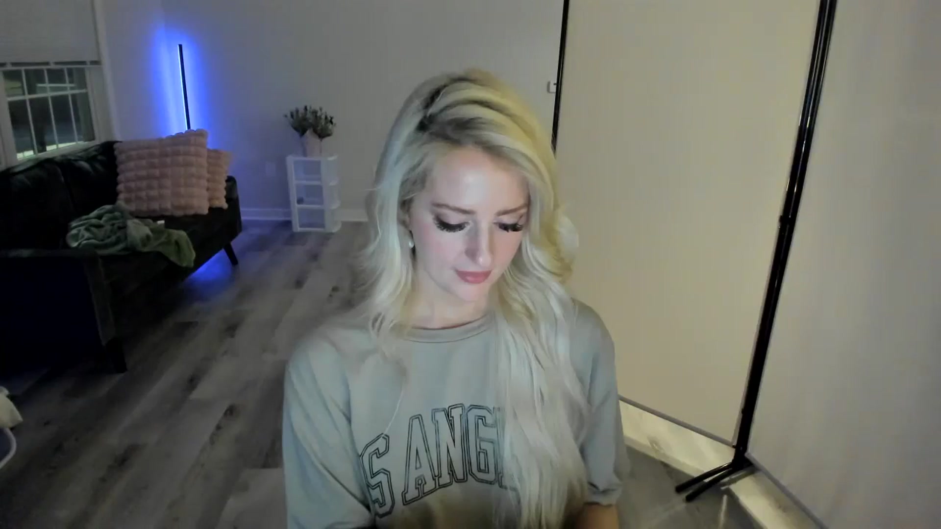 Gallery image thumbnail from Milk_Party's myfreecams stream on, 05/03/2024, 05:55 image 10 of 20