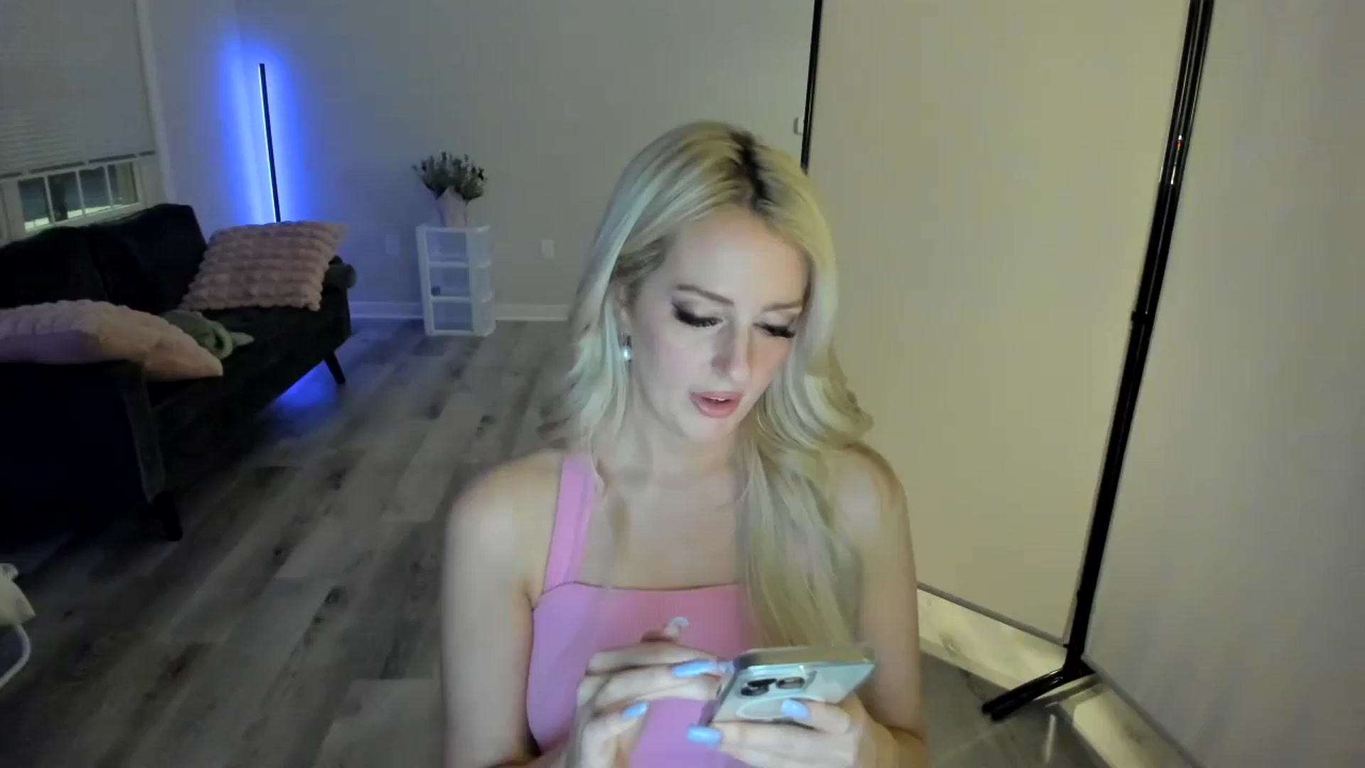Gallery image thumbnail from Milk_Party's myfreecams stream on, 05/04/2024, 02:41 image 12 of 20