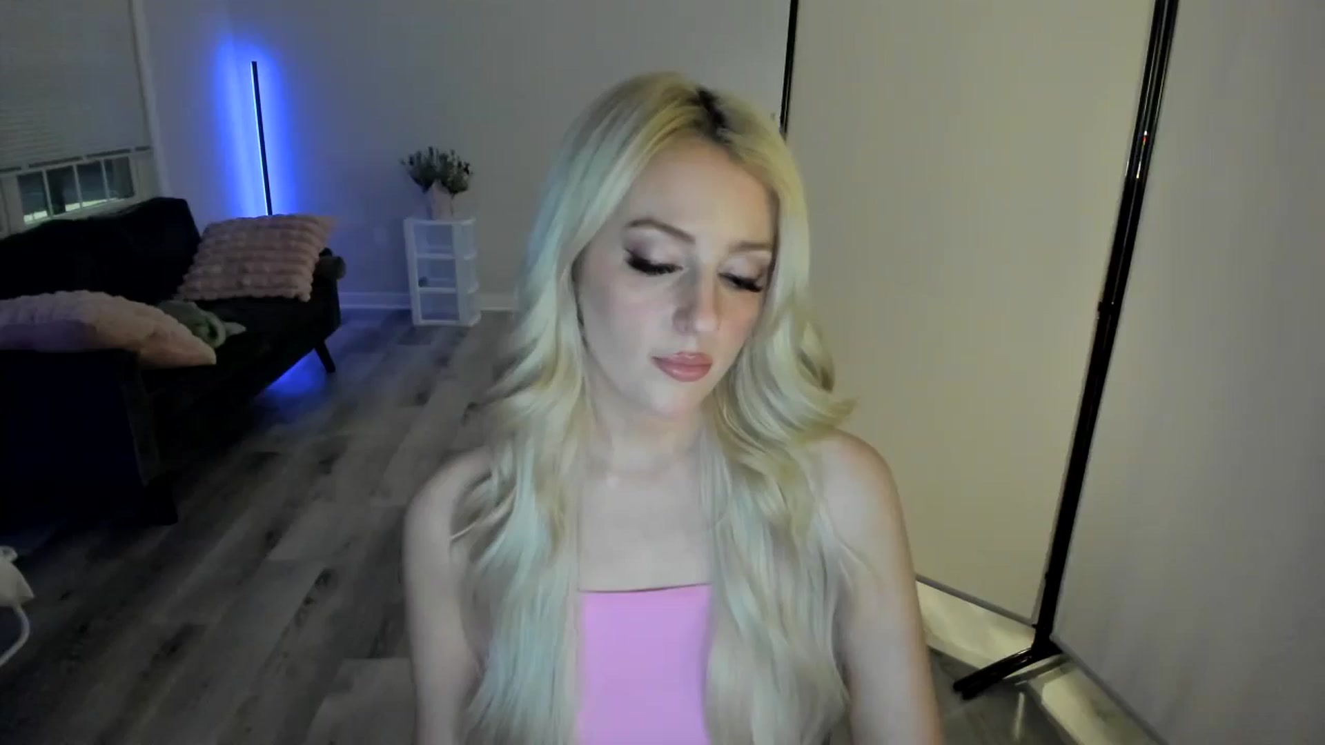 Gallery image thumbnail from Milk_Party's myfreecams stream on, 05/04/2024, 02:41 image 16 of 20