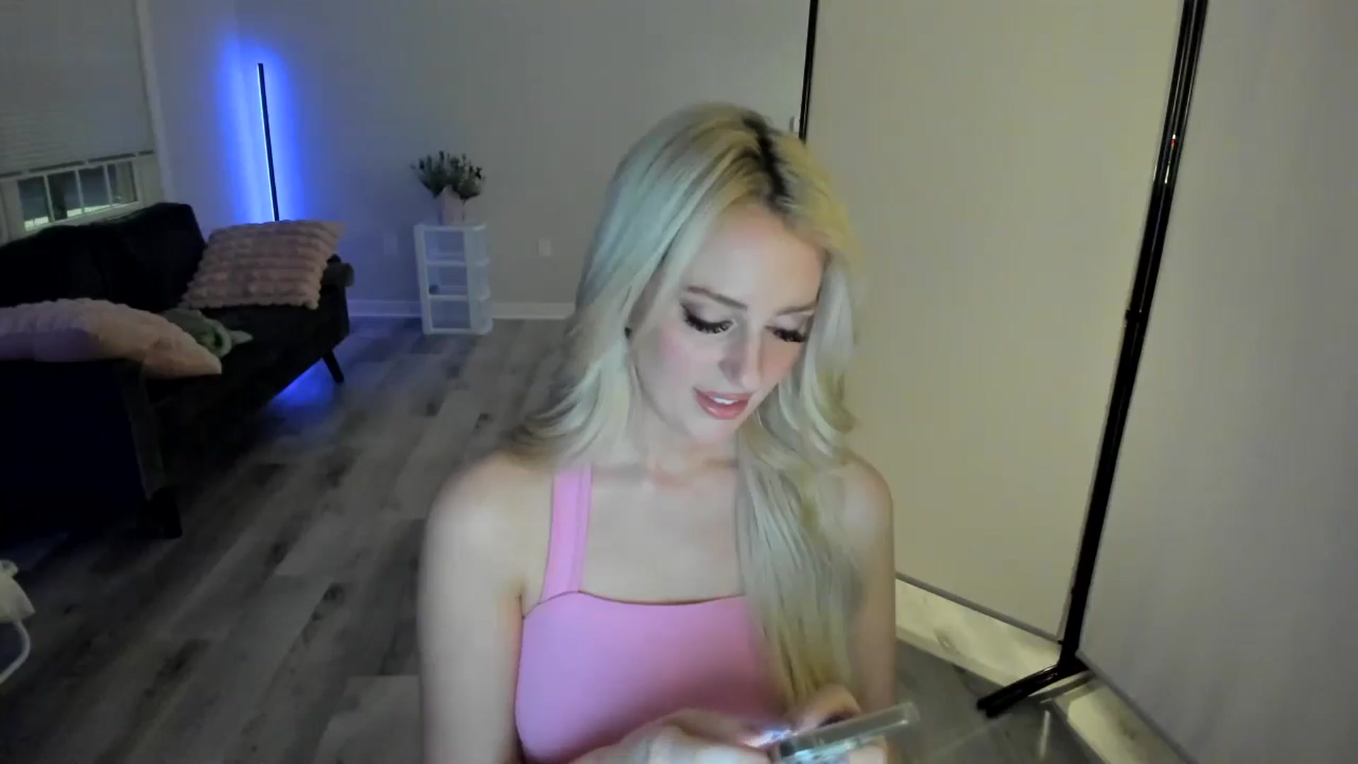 Gallery image thumbnail from Milk_Party's myfreecams stream on, 05/04/2024, 02:41 image 3 of 20
