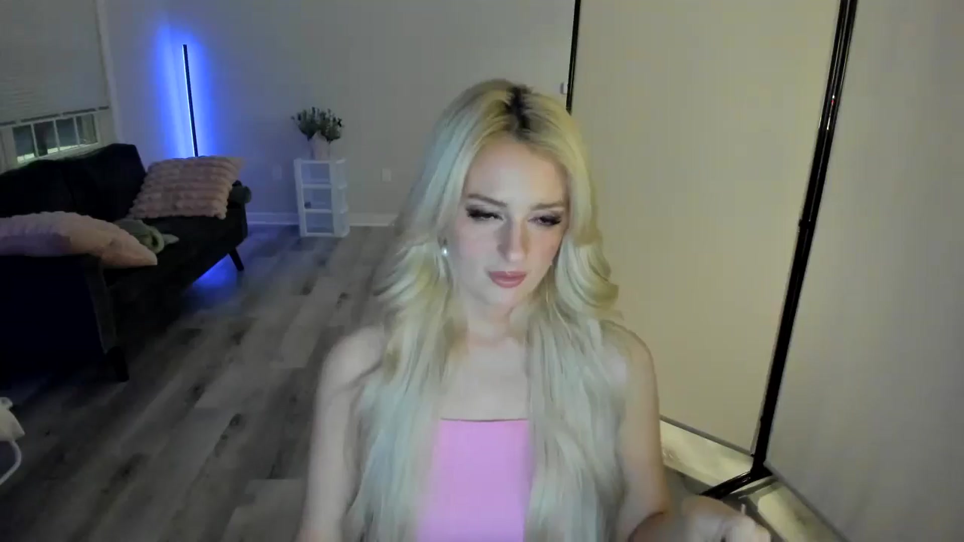 Gallery image thumbnail from Milk_Party's myfreecams stream on, 05/04/2024, 02:41 image 9 of 20