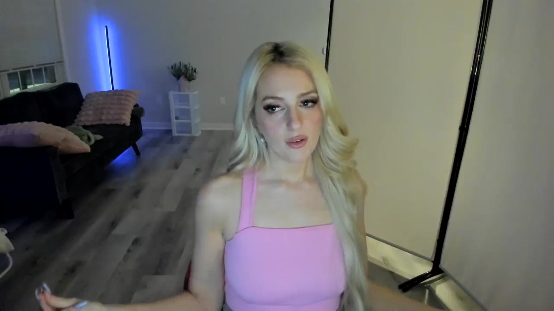Gallery image thumbnail from Milk_Party's myfreecams stream on, 05/04/2024, 02:41 image 14 of 20