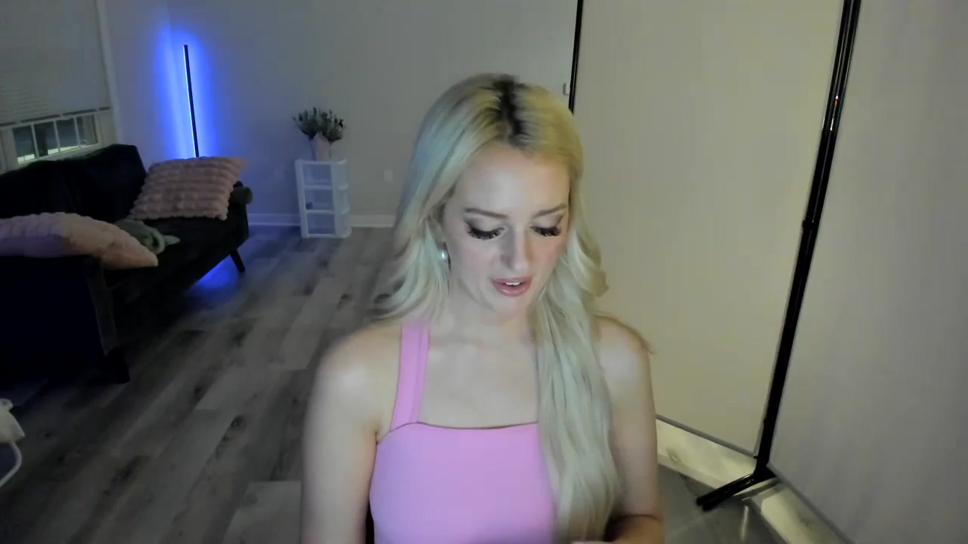 Gallery image thumbnail from Milk_Party's myfreecams stream on, 05/04/2024, 02:41 image 7 of 20