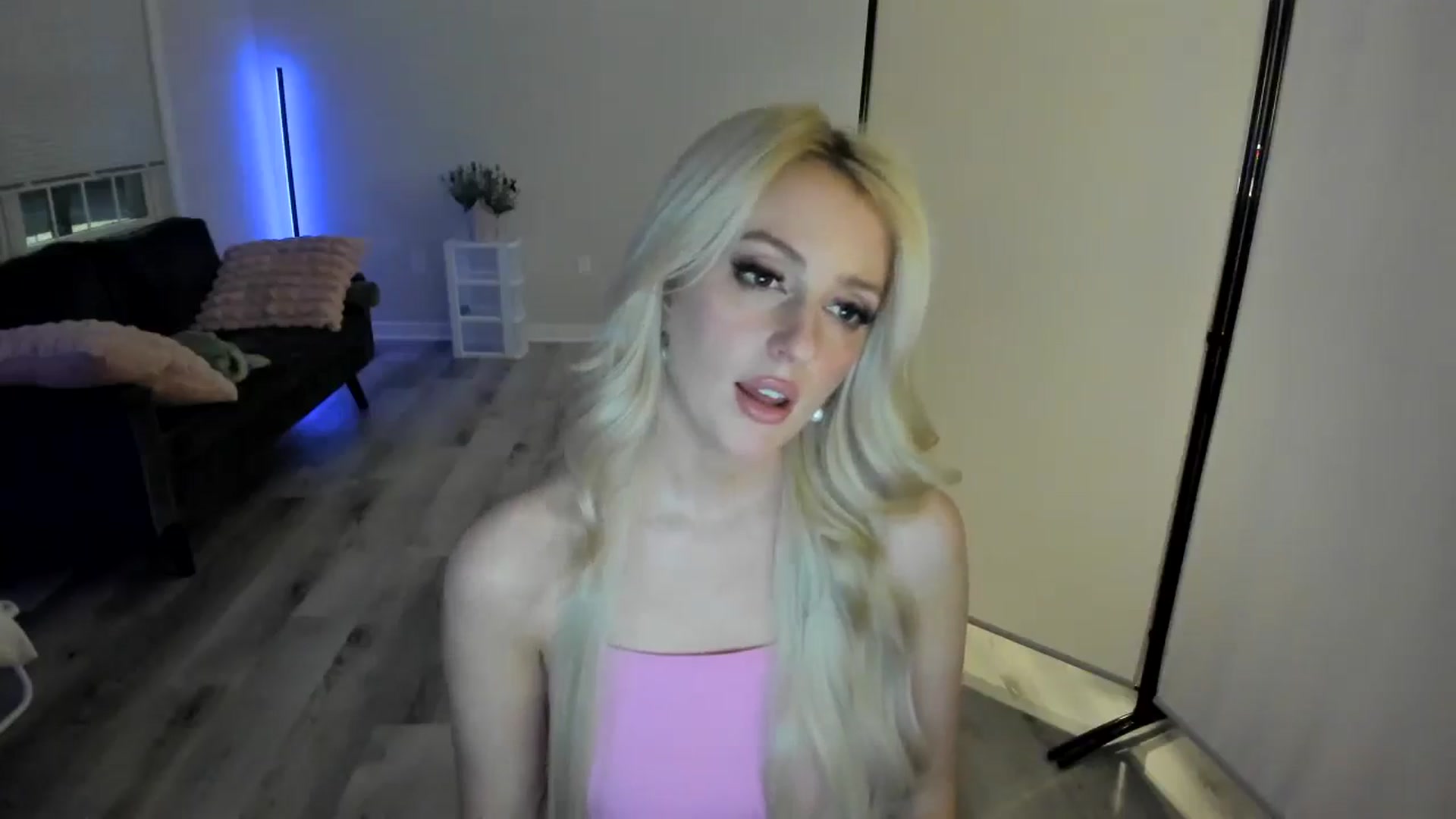 Gallery image thumbnail from Milk_Party's myfreecams stream on, 05/04/2024, 02:41 image 18 of 20