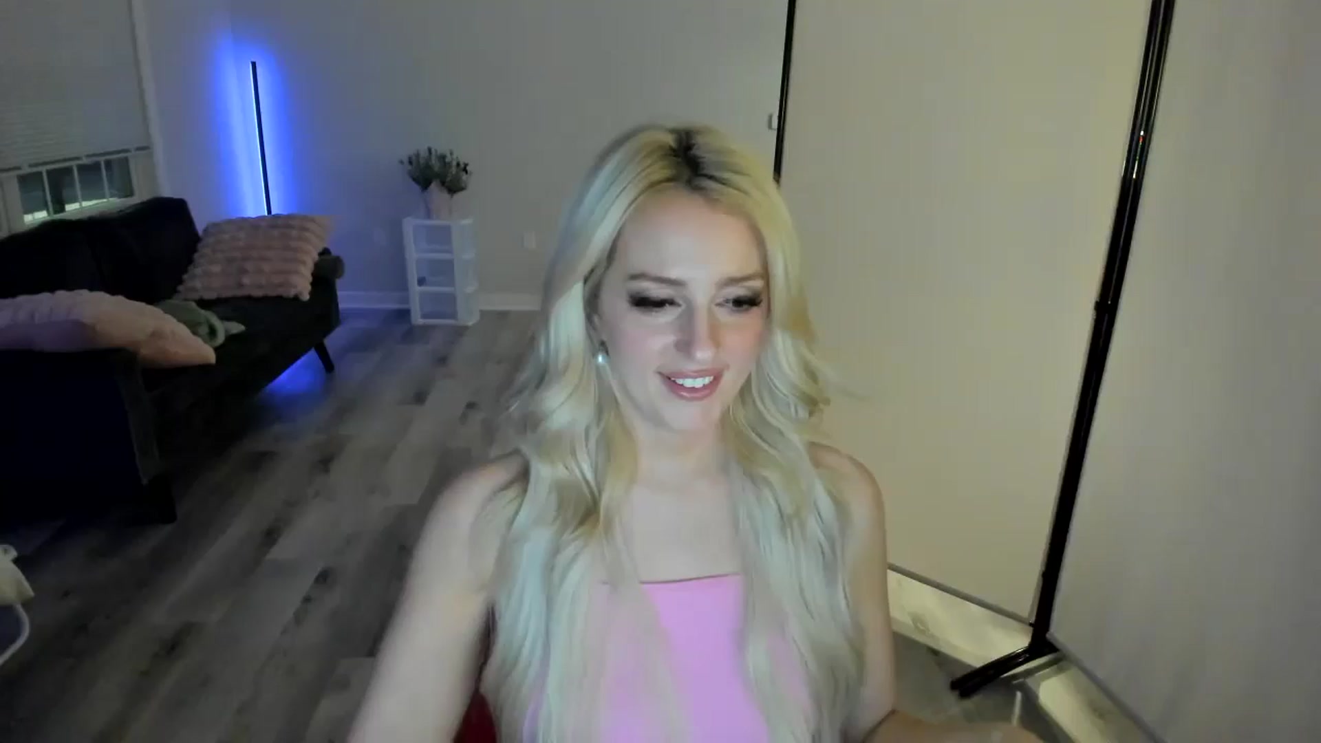 Gallery image thumbnail from Milk_Party's myfreecams stream on, 05/04/2024, 04:53 image 1 of 20