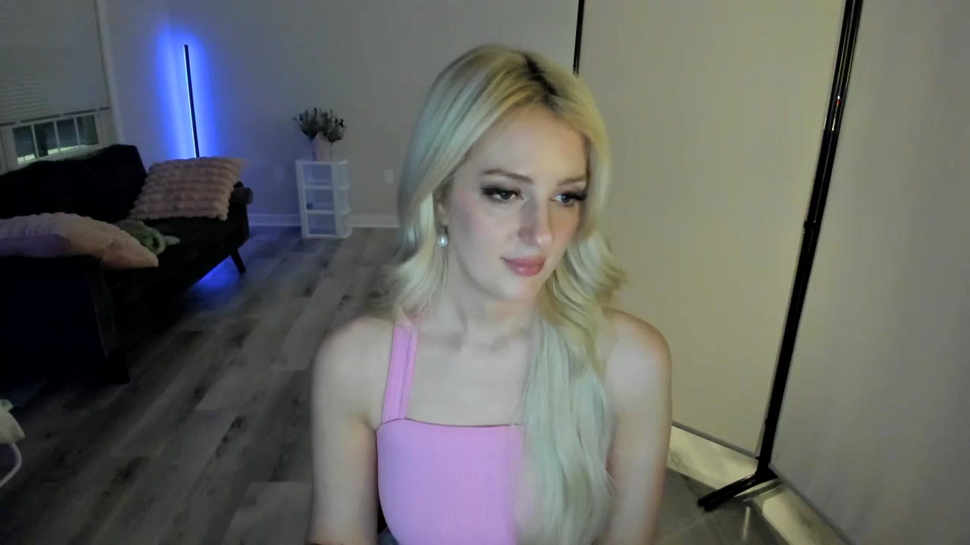 Gallery image thumbnail from Milk_Party's myfreecams stream on, 05/04/2024, 04:53 image 17 of 20