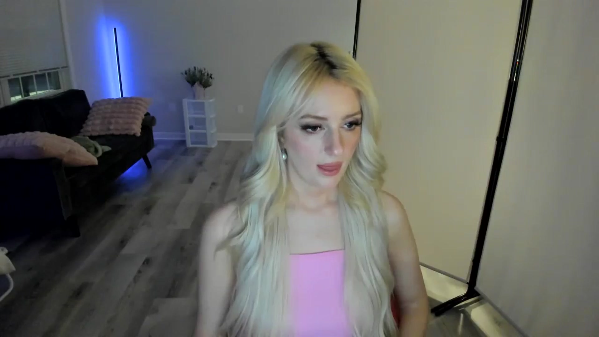 Gallery image thumbnail from Milk_Party's myfreecams stream on, 05/04/2024, 04:53 image 6 of 20