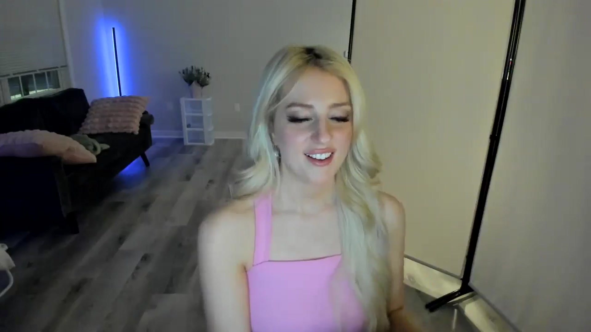 Gallery image thumbnail from Milk_Party's myfreecams stream on, 05/04/2024, 04:53 image 9 of 20