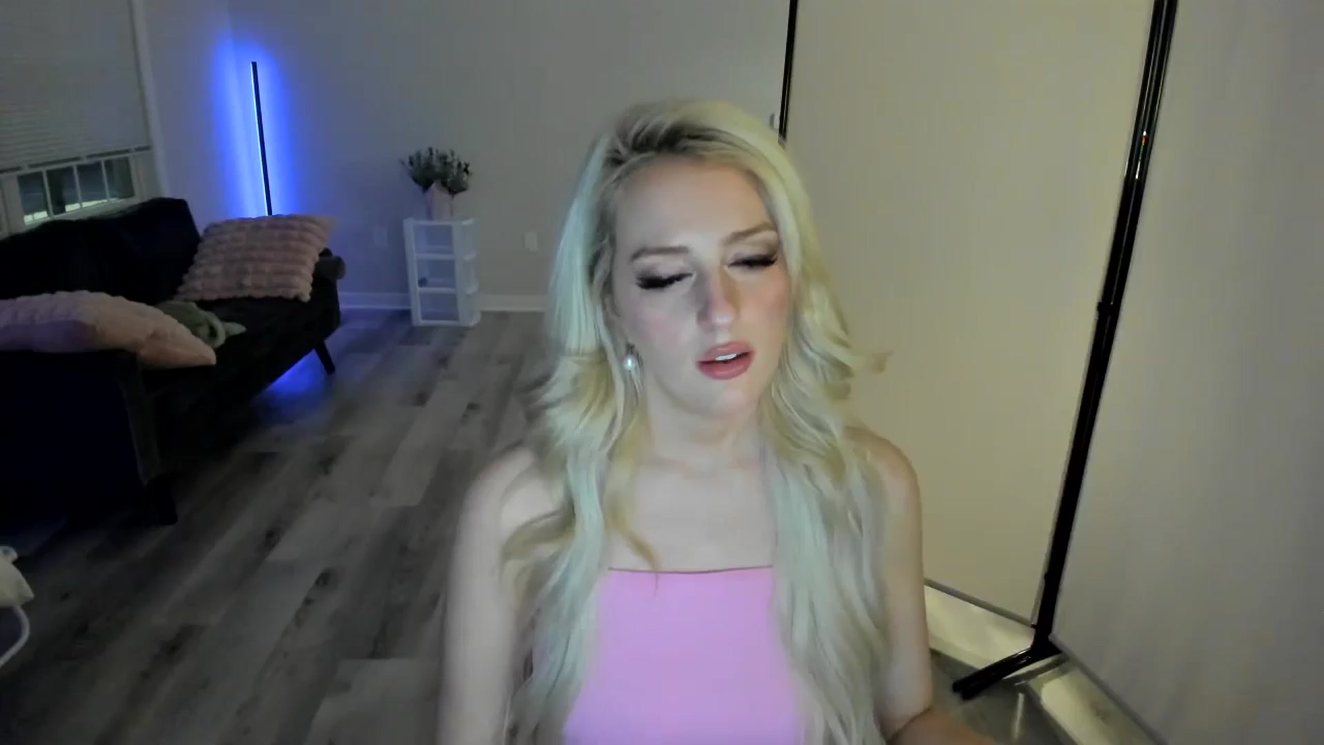 Gallery image thumbnail from Milk_Party's myfreecams stream on, 05/04/2024, 04:53 image 5 of 20
