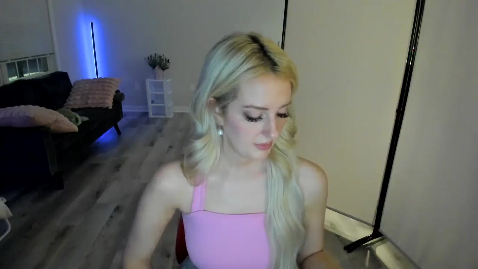 Gallery image thumbnail from Milk_Party's myfreecams stream on, 05/04/2024, 04:53 image 12 of 20