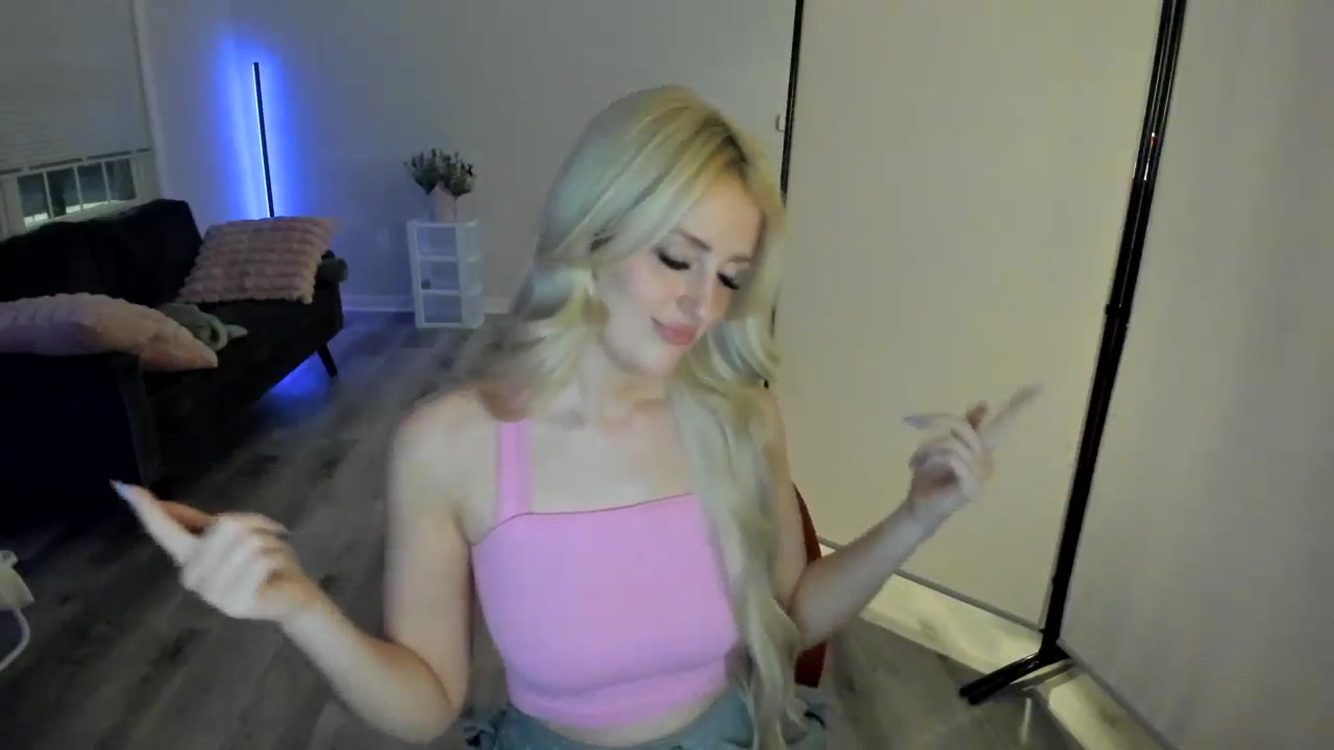 Gallery image thumbnail from Milk_Party's myfreecams stream on, 05/04/2024, 06:26 image 17 of 20