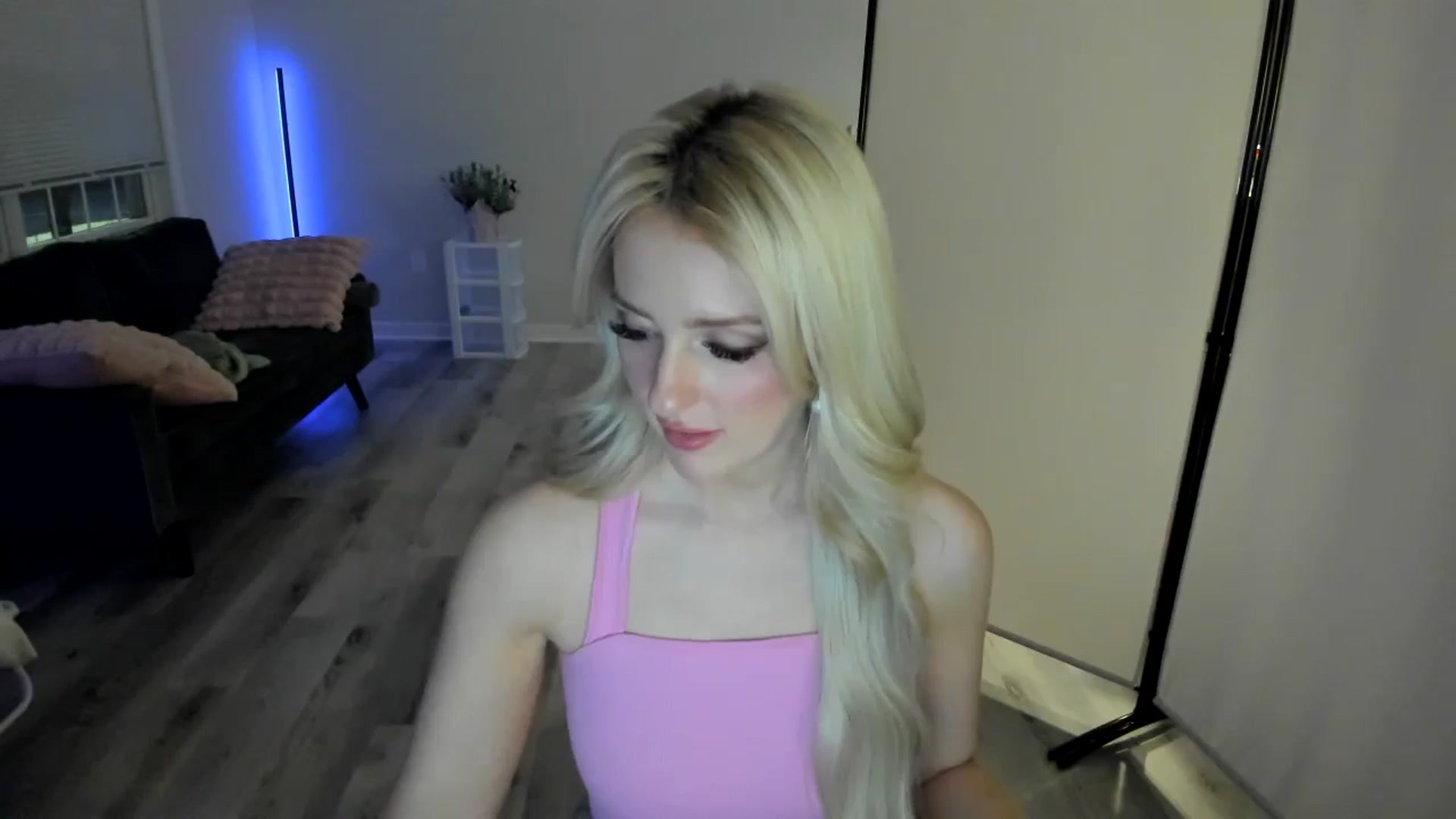 Gallery image thumbnail from Milk_Party's myfreecams stream on, 05/04/2024, 06:26 image 16 of 20