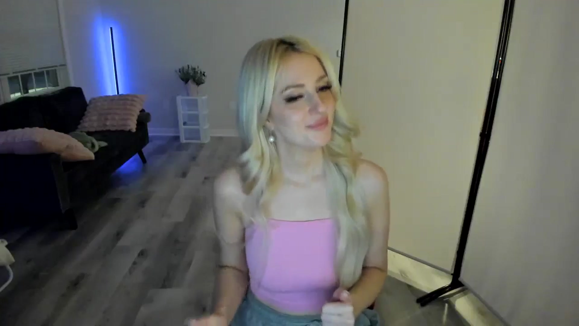 Gallery image thumbnail from Milk_Party's myfreecams stream on, 05/04/2024, 06:26 image 5 of 20