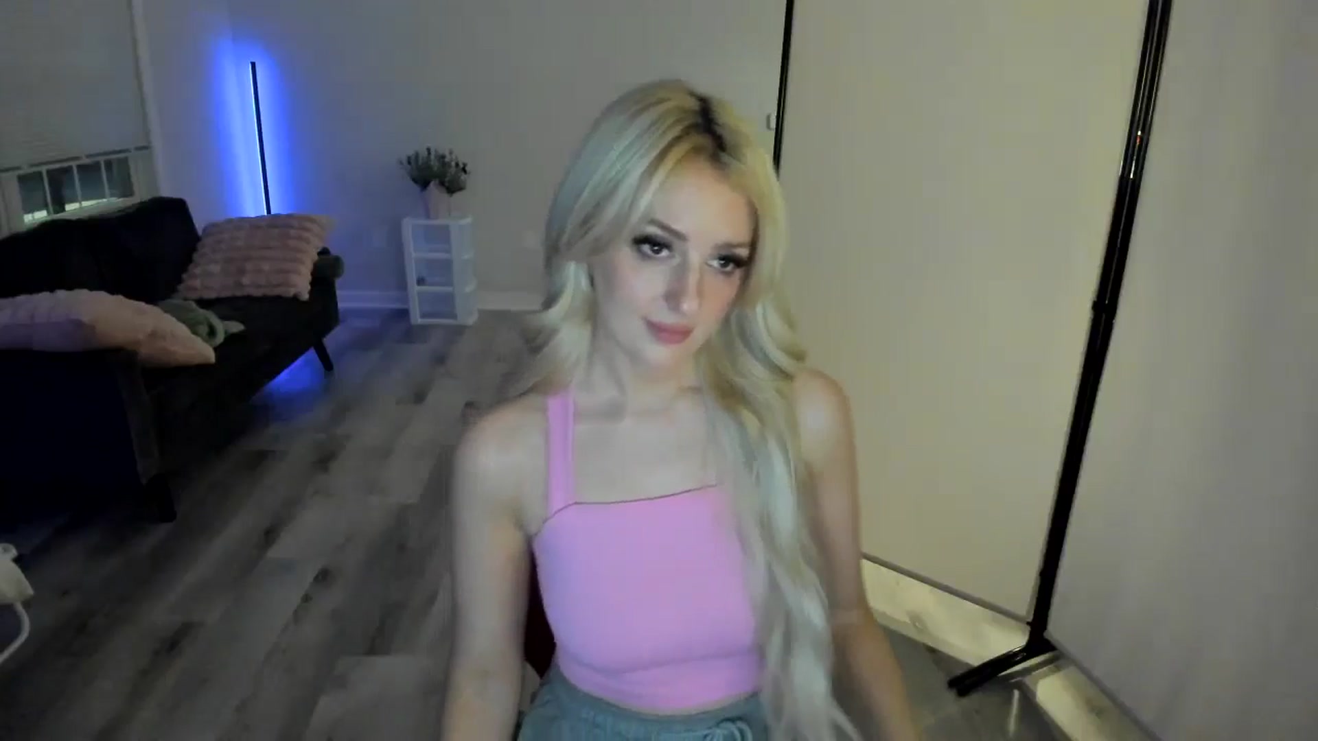 Gallery image thumbnail from Milk_Party's myfreecams stream on, 05/04/2024, 06:26 image 11 of 20
