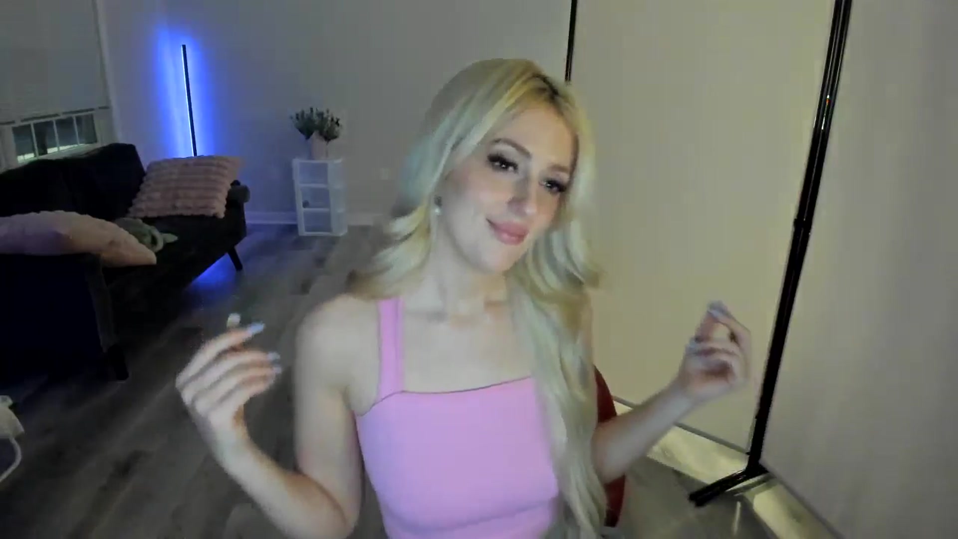 Gallery image thumbnail from Milk_Party's myfreecams stream on, 05/04/2024, 06:26 image 6 of 20