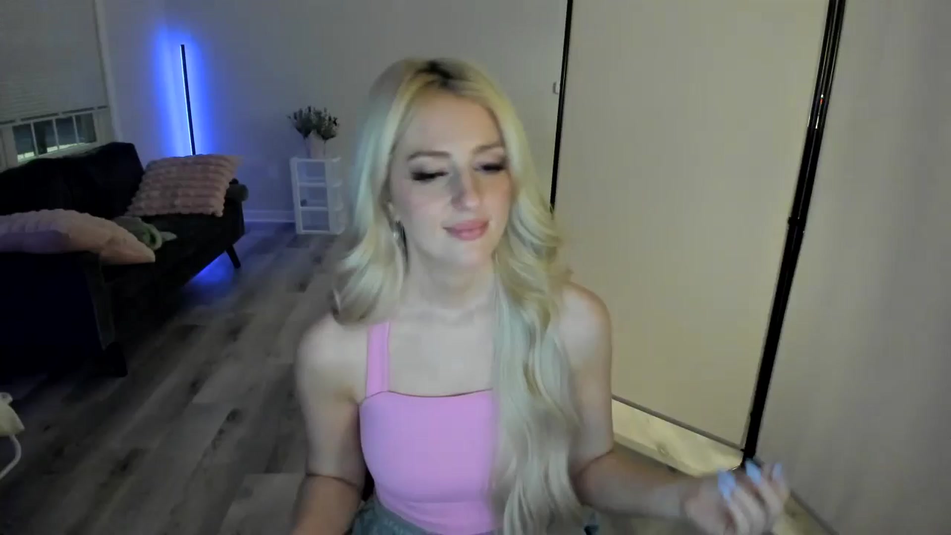 Gallery image thumbnail from Milk_Party's myfreecams stream on, 05/04/2024, 06:26 image 1 of 20