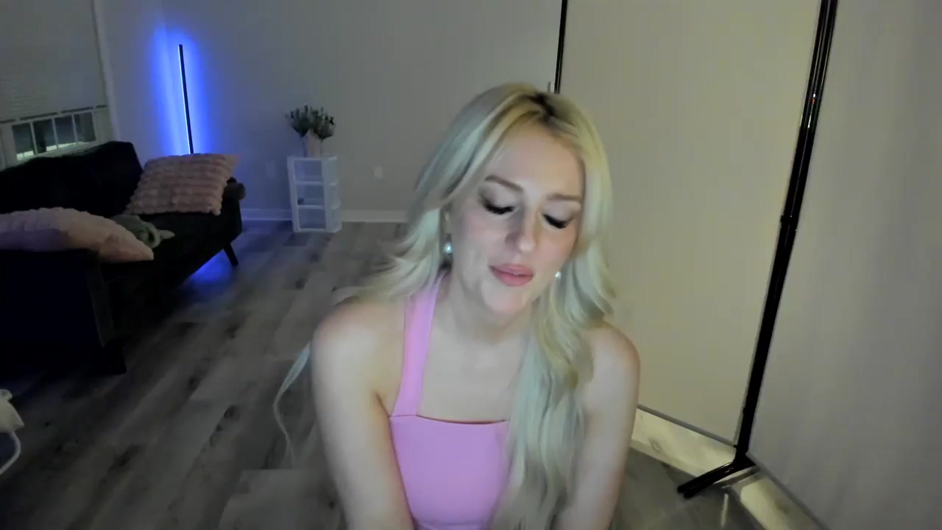 Gallery image thumbnail from Milk_Party's myfreecams stream on, 05/04/2024, 06:26 image 13 of 20