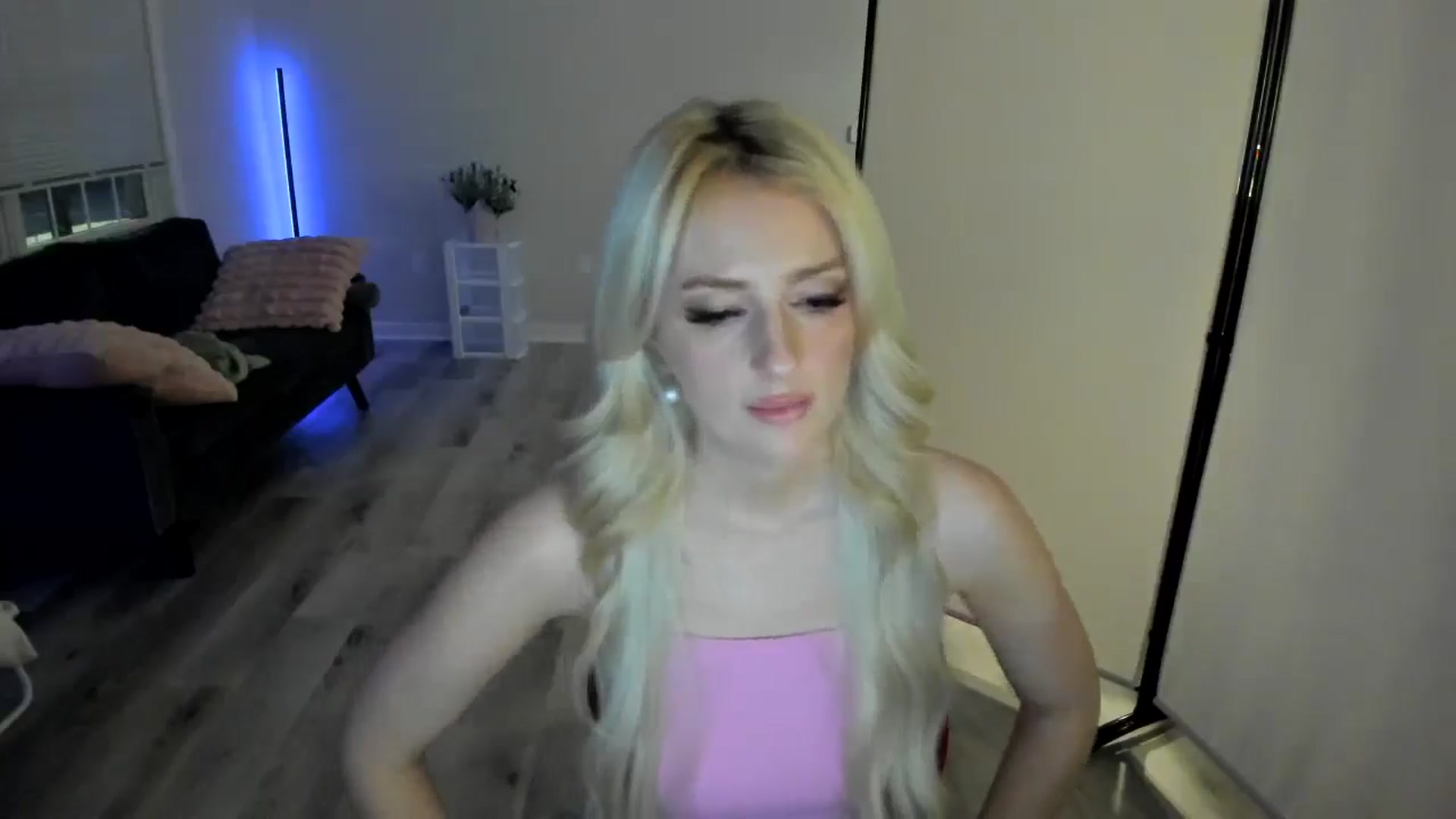 Gallery image thumbnail from Milk_Party's myfreecams stream on, 05/04/2024, 06:26 image 12 of 20