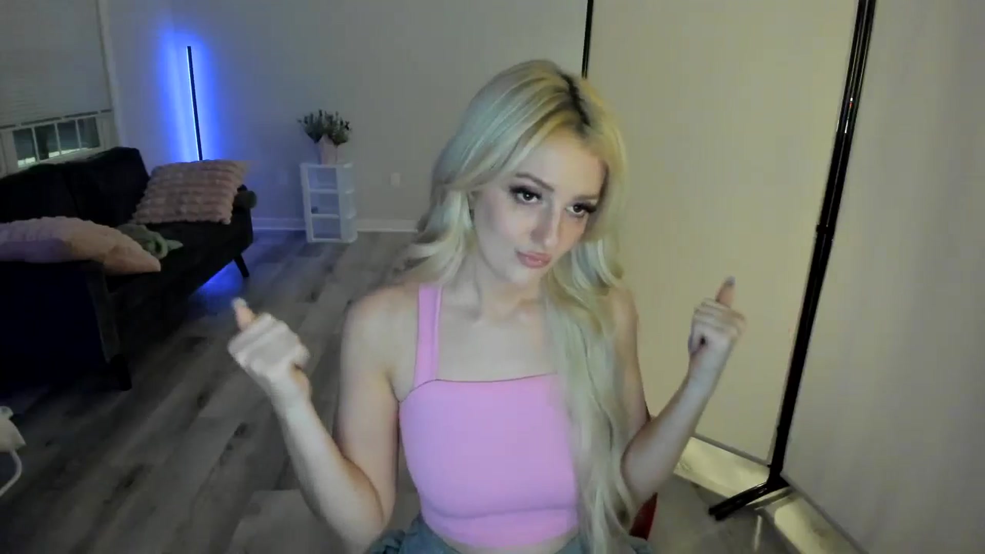 Gallery image thumbnail from Milk_Party's myfreecams stream on, 05/04/2024, 06:26 image 9 of 20