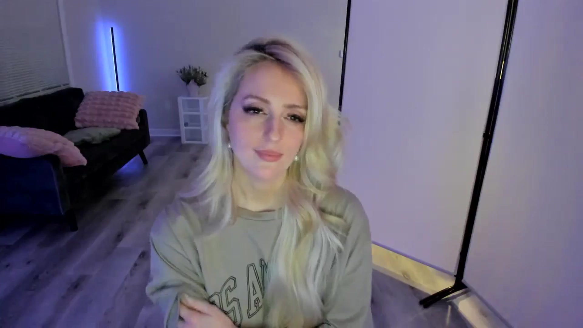 Gallery image thumbnail from Milk_Party's myfreecams stream on, 05/05/2024, 06:21 image 19 of 20