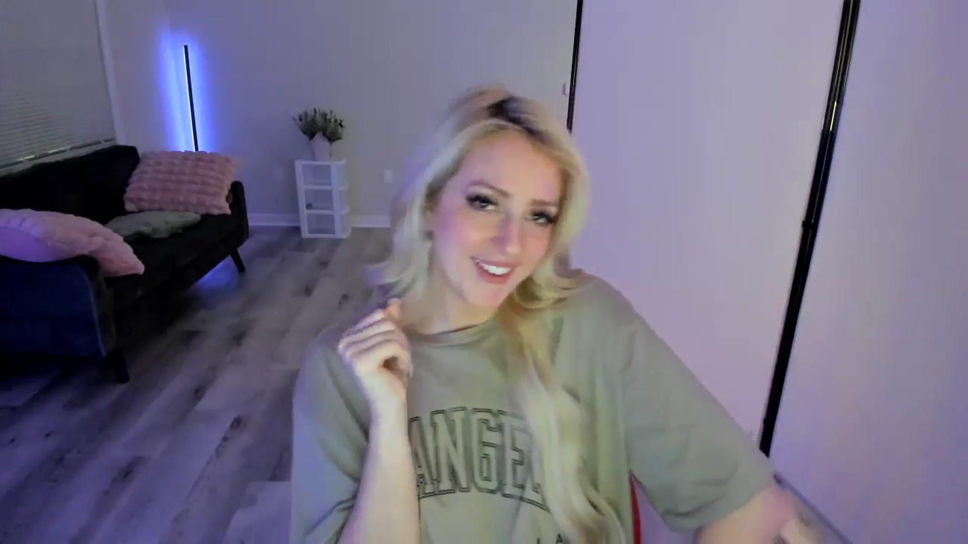 Gallery image thumbnail from Milk_Party's myfreecams stream on, 05/05/2024, 06:21 image 2 of 20