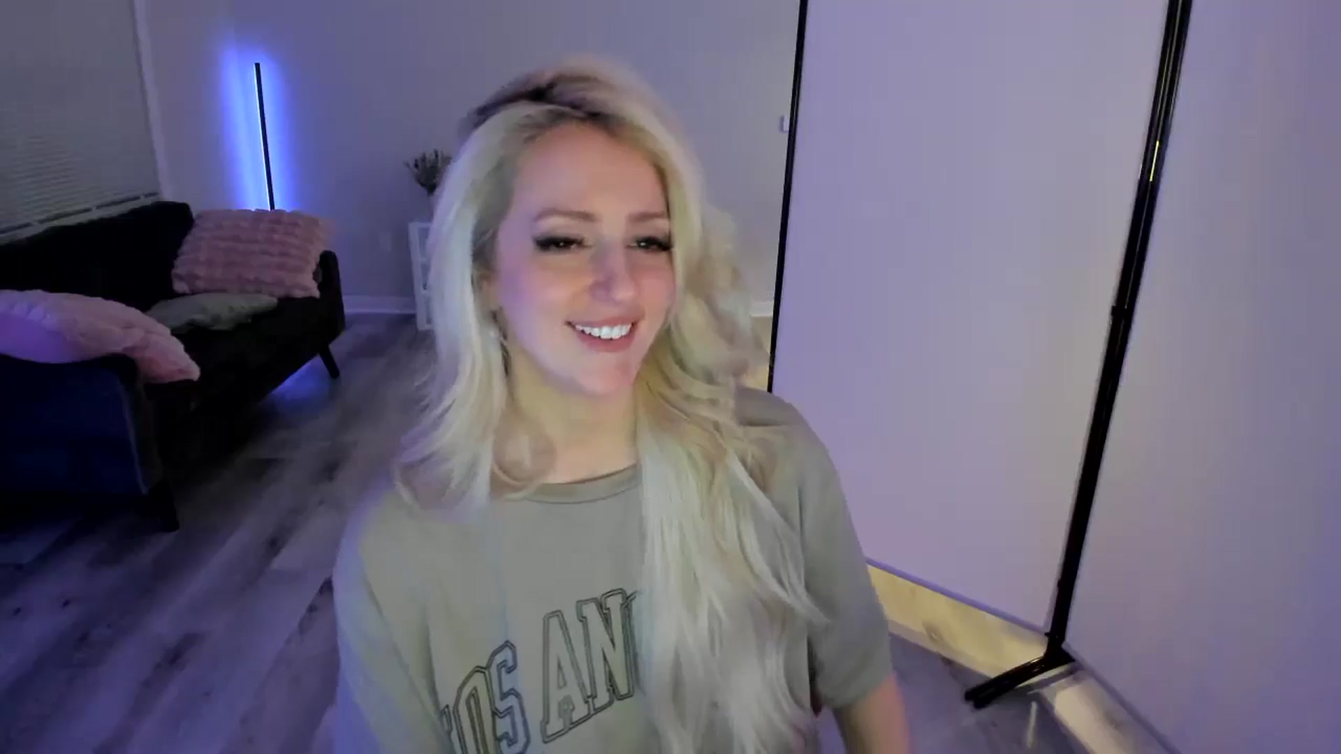 Gallery image thumbnail from Milk_Party's myfreecams stream on, 05/05/2024, 06:21 image 16 of 20