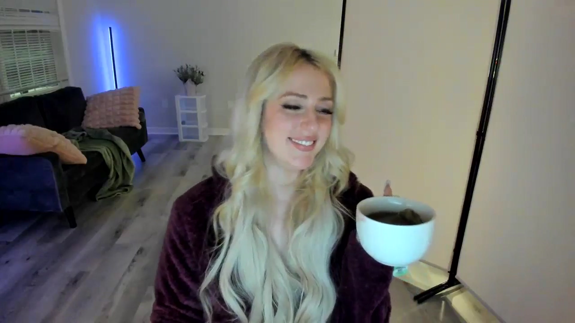 Gallery image thumbnail from Milk_Party's myfreecams stream on, 05/07/2024, 01:03 image 15 of 20