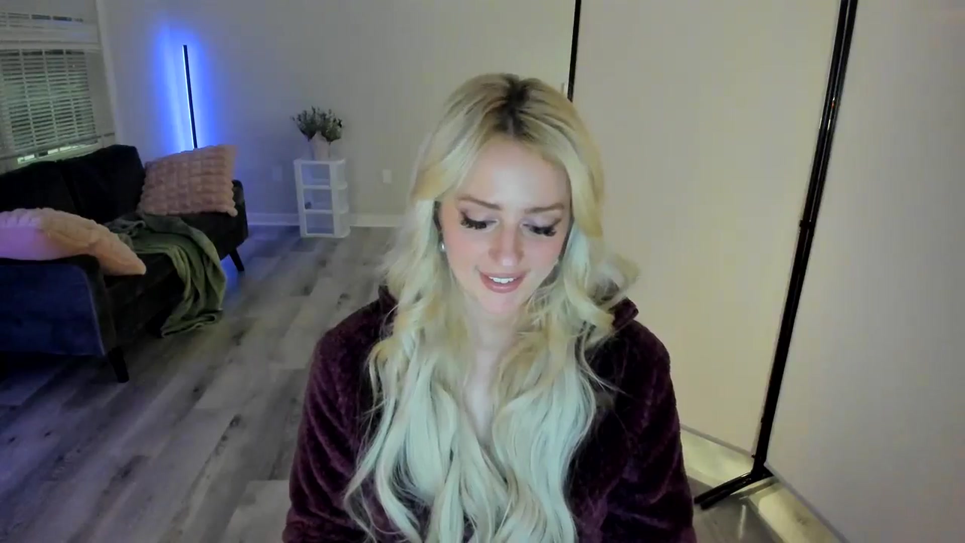 Gallery image thumbnail from Milk_Party's myfreecams stream on, 05/07/2024, 01:03 image 18 of 20