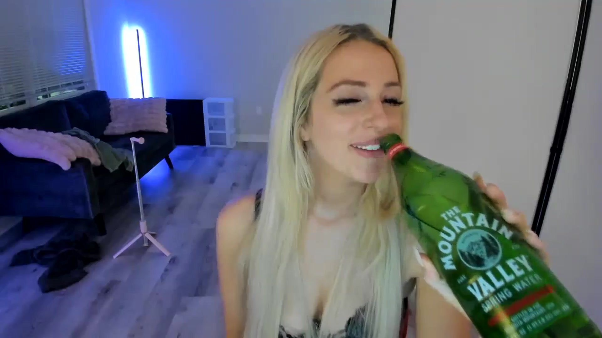 Gallery image thumbnail from Milk_Party's myfreecams stream on, 06/04/2024, 05:52 image 11 of 20