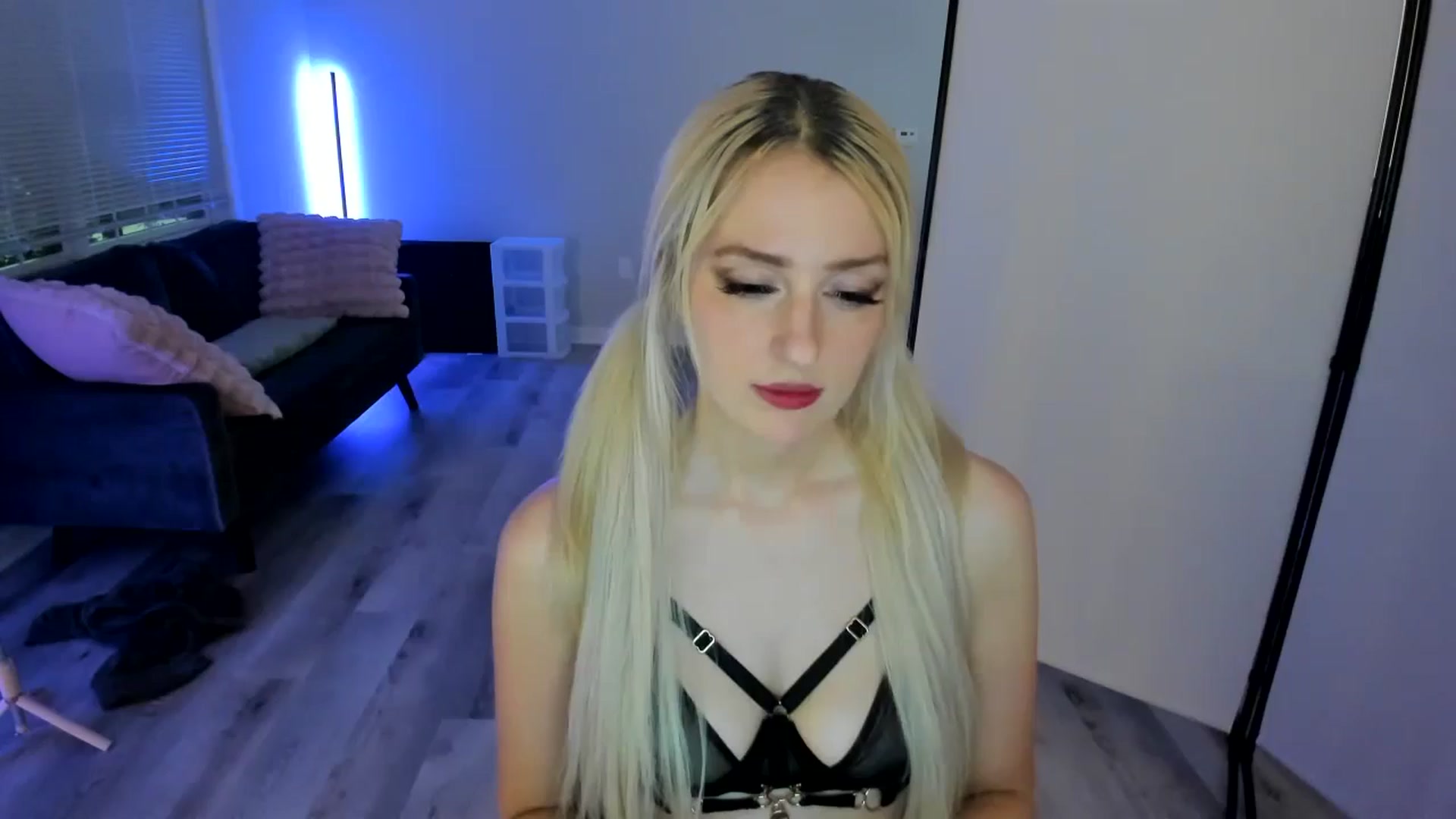 Gallery image thumbnail from Milk_Party's myfreecams stream on, 06/06/2024, 06:00 image 1 of 20