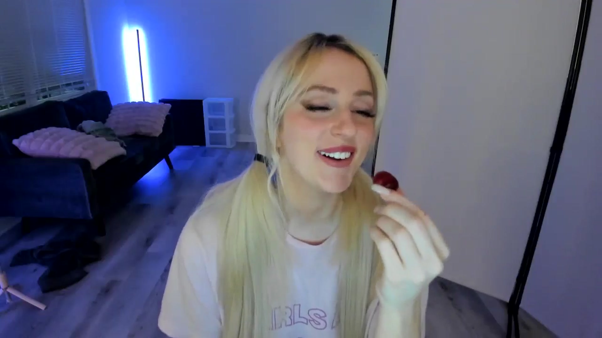 Gallery image thumbnail from Milk_Party's myfreecams stream on, 06/07/2024, 04:33 image 2 of 20